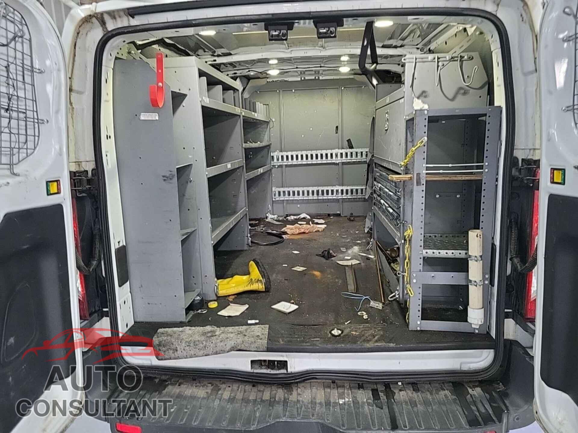 FORD TRANSIT 2017 - 1FTYR1YM1HKB43545