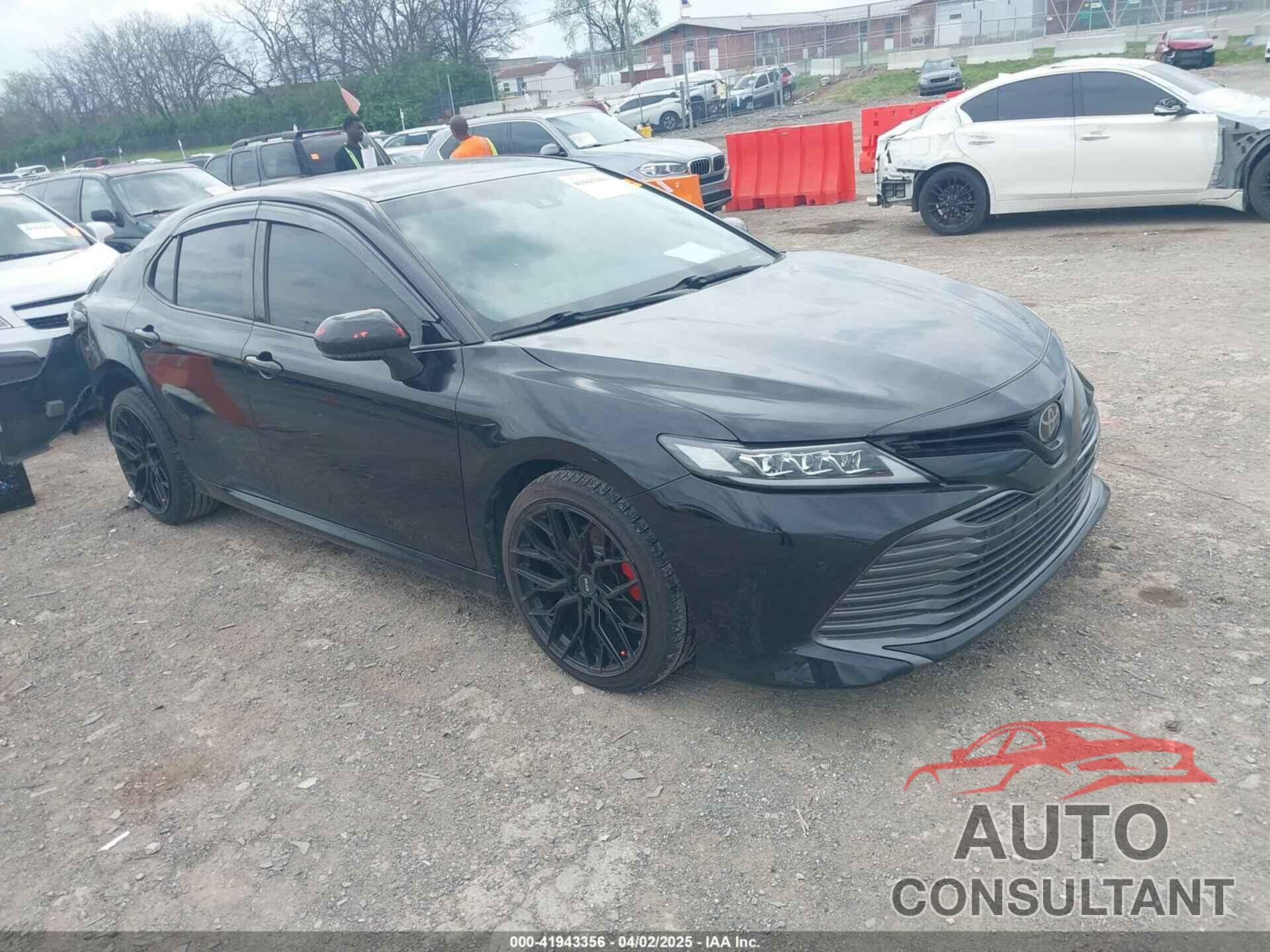 TOYOTA CAMRY 2018 - 4T1B11HK1JU081291
