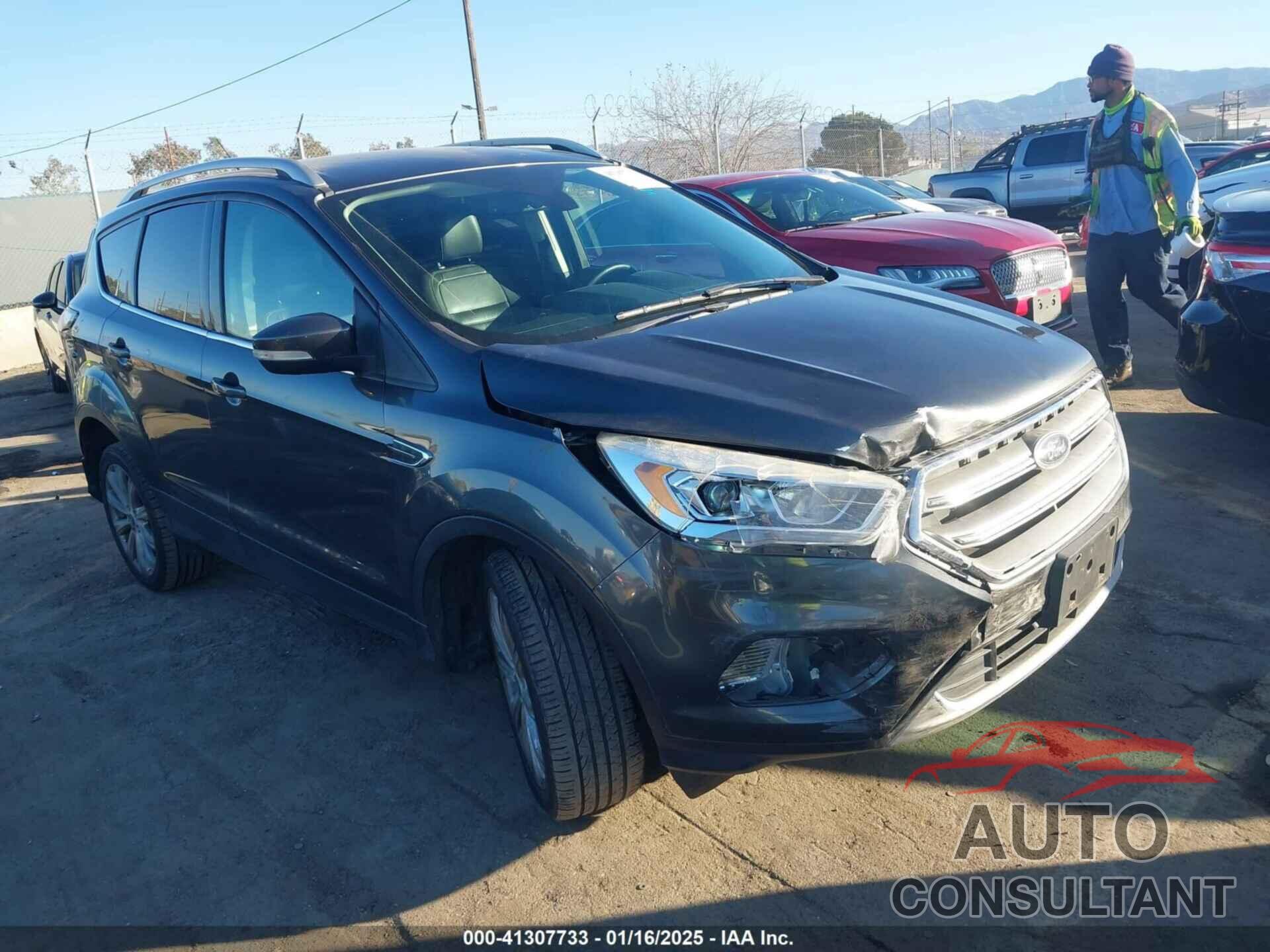 FORD ESCAPE 2017 - 1FMCU0J90HUF11075