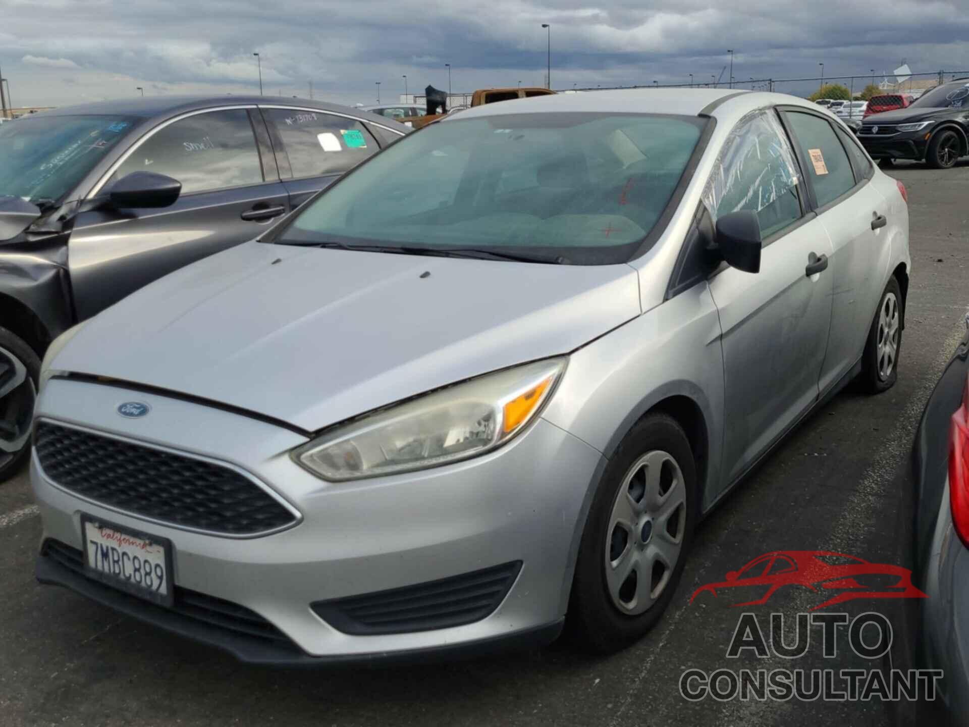 FORD FOCUS 2015 - 1FADP3E24FL326132