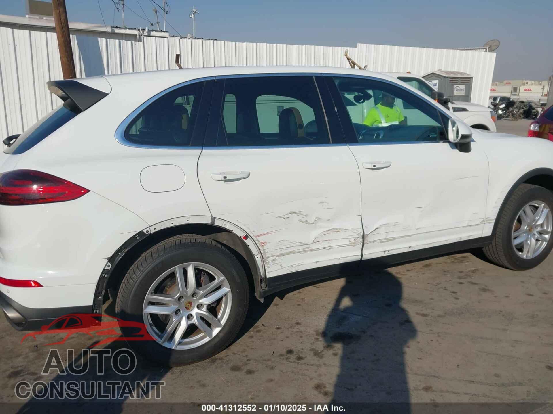 PORSCHE CAYENNE 2016 - WP1AA2A24GKA09259