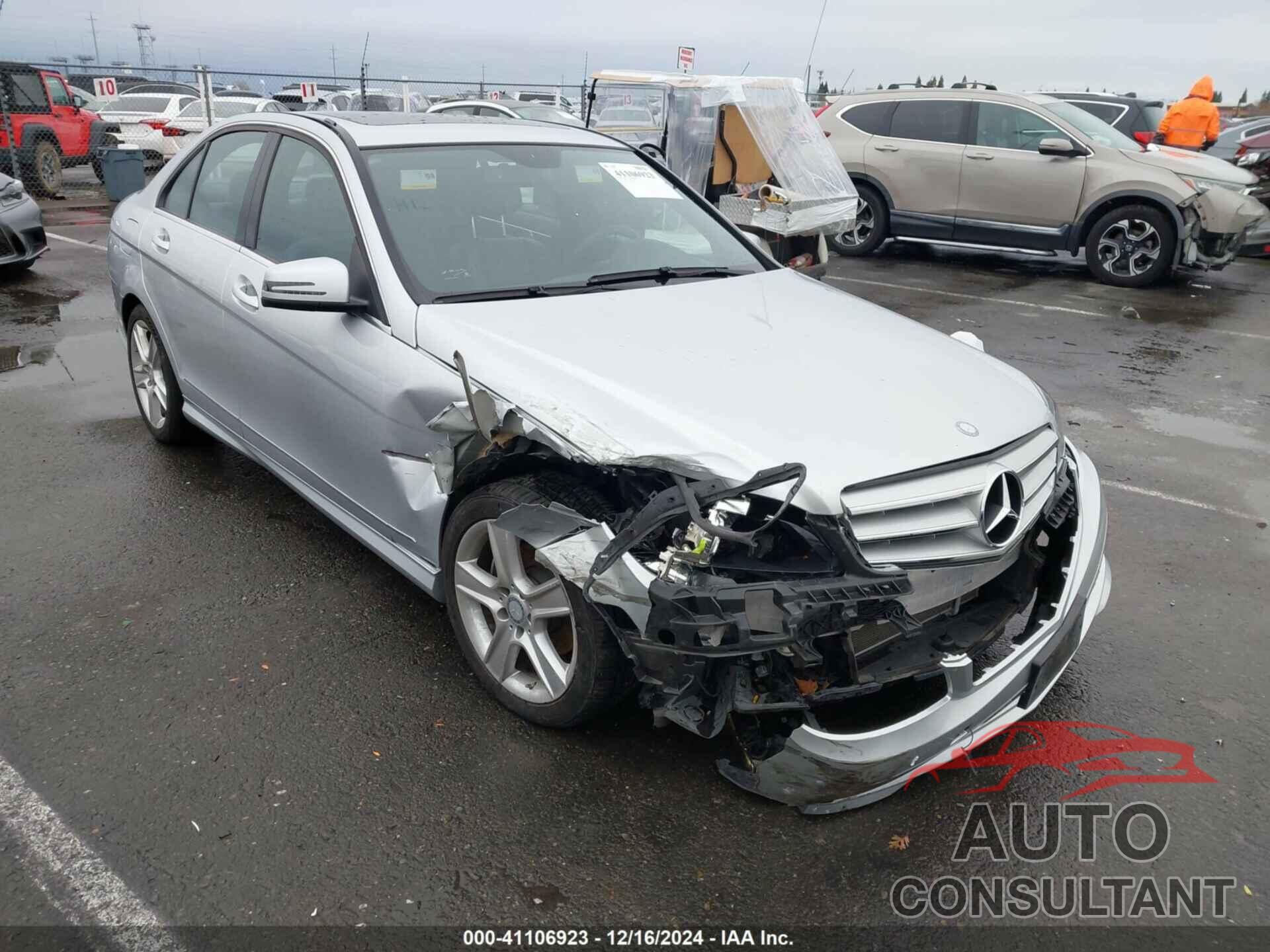 MERCEDES-BENZ C 300 2011 - WDDGF5EB4BR153991