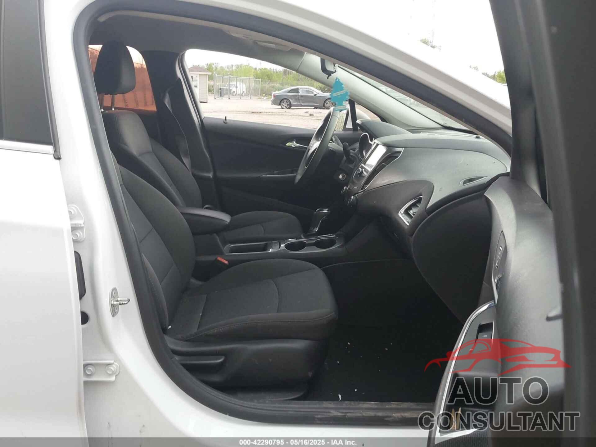 CHEVROLET CRUZE 2017 - 1G1BE5SM7H7229567