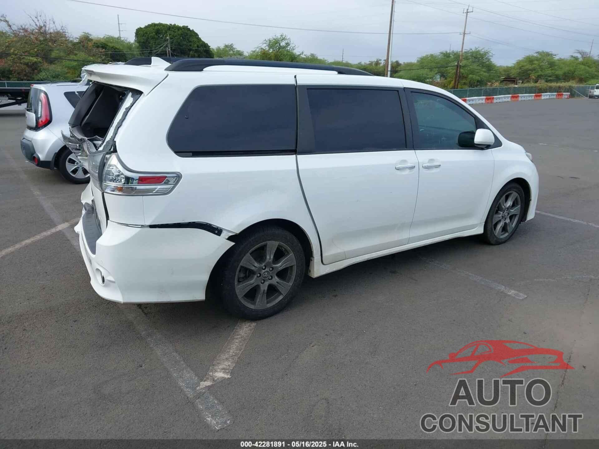 TOYOTA SIENNA 2019 - 5TDXZ3DC0KS990321