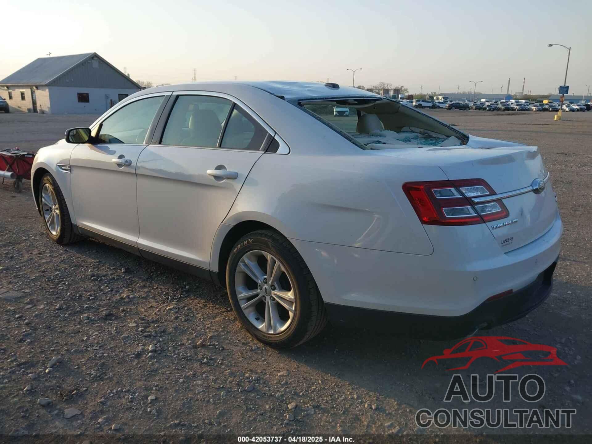 FORD TAURUS 2015 - 1FAHP2E82FG202143