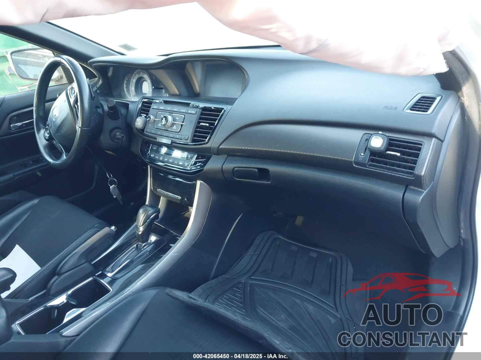 HONDA ACCORD 2017 - 1HGCR2F50HA266319