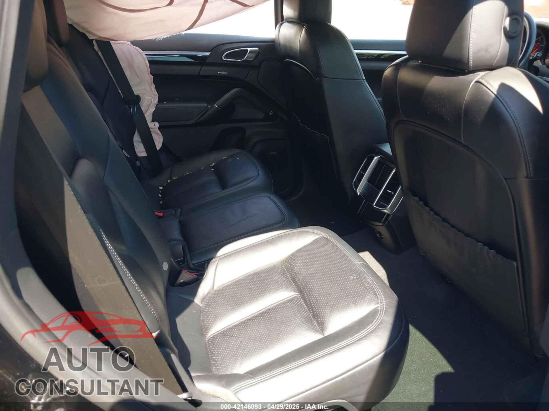 PORSCHE CAYENNE 2016 - WP1AA2A26GLA09709