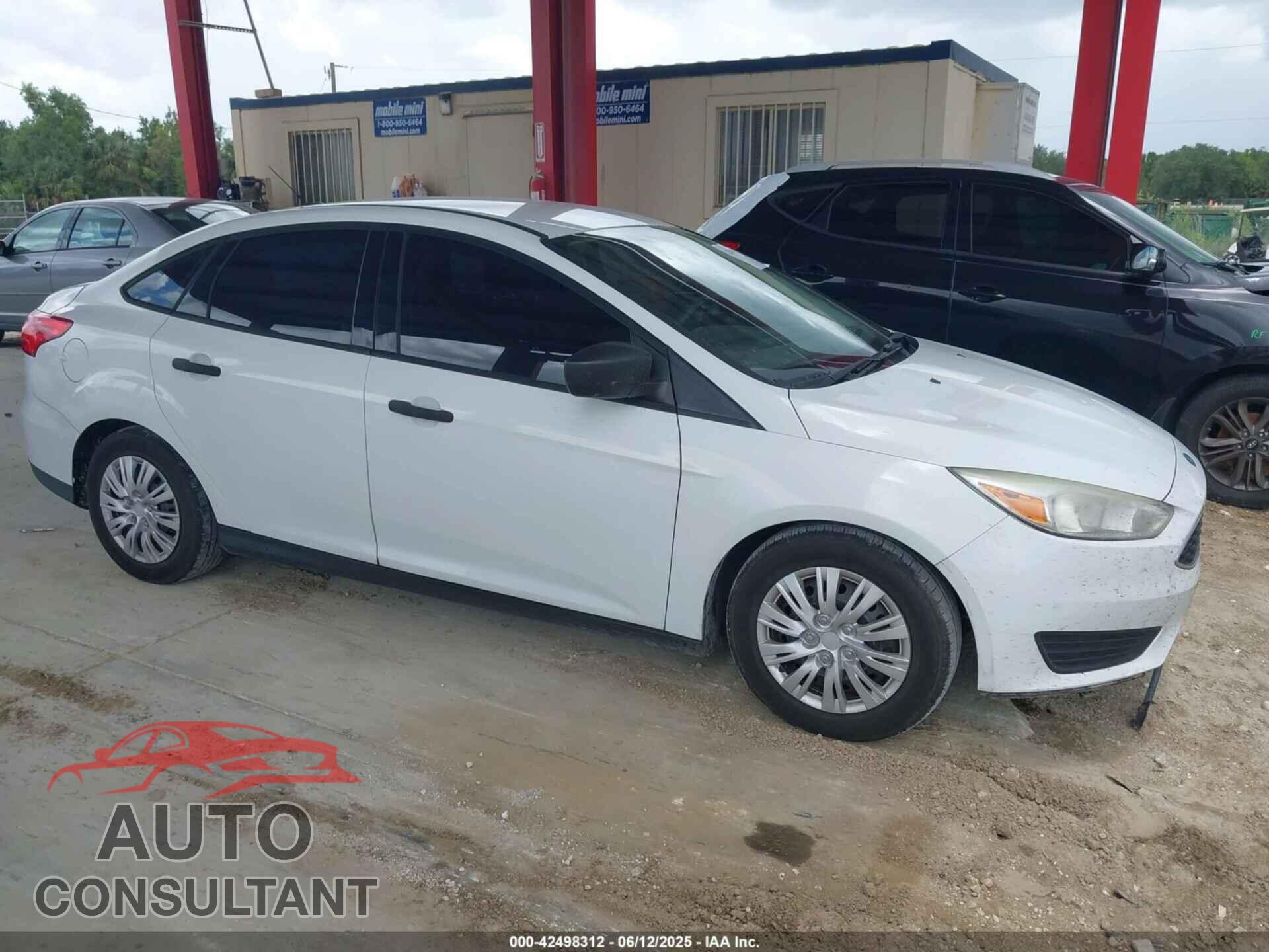 FORD FOCUS 2015 - 1FADP3E21FL372842