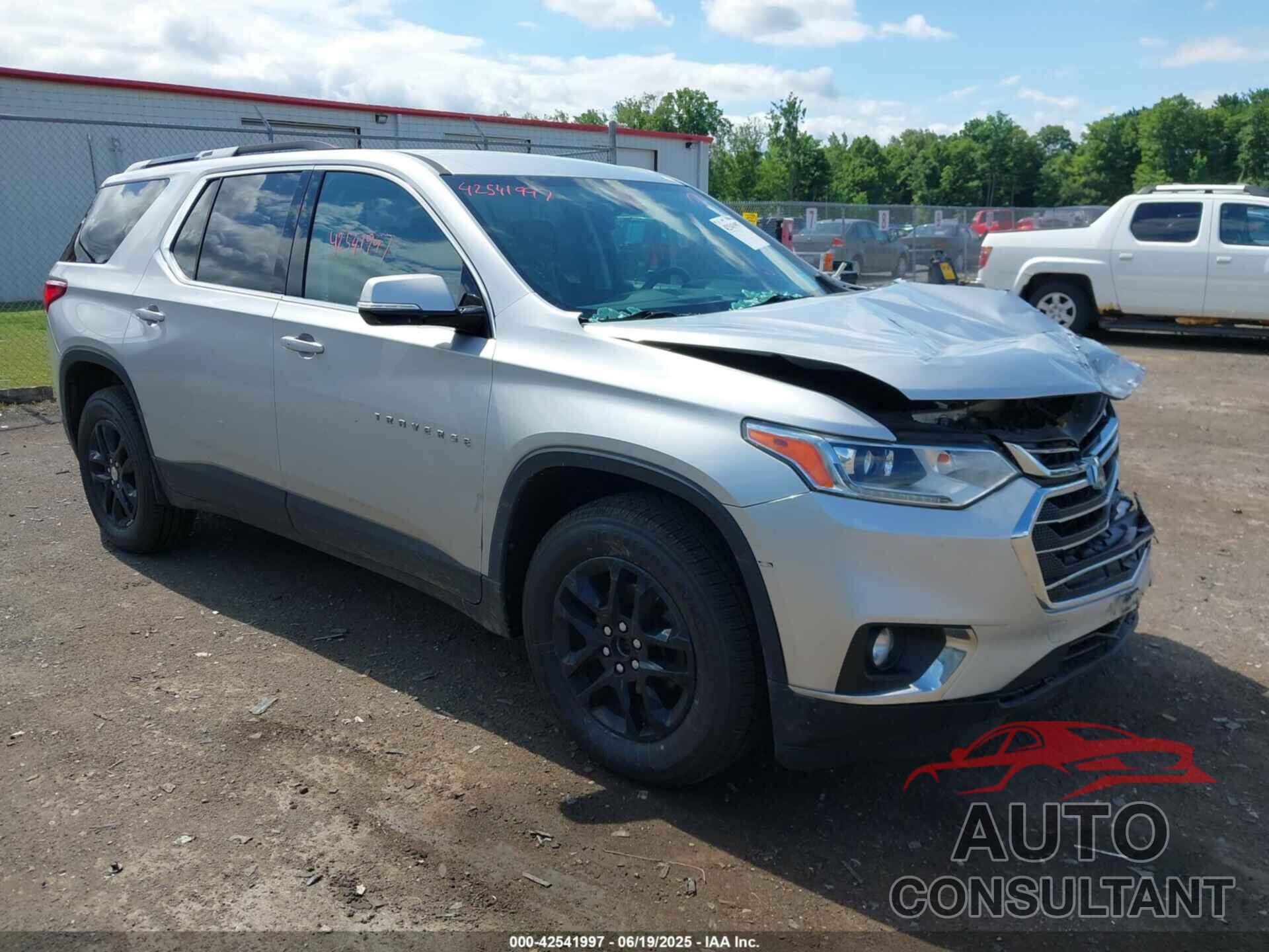 CHEVROLET TRAVERSE 2018 - 1GNEVGKW7JJ112346