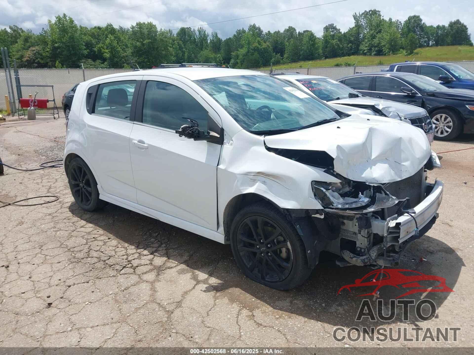 CHEVROLET SONIC 2018 - 1G1JF6SB6J4121932