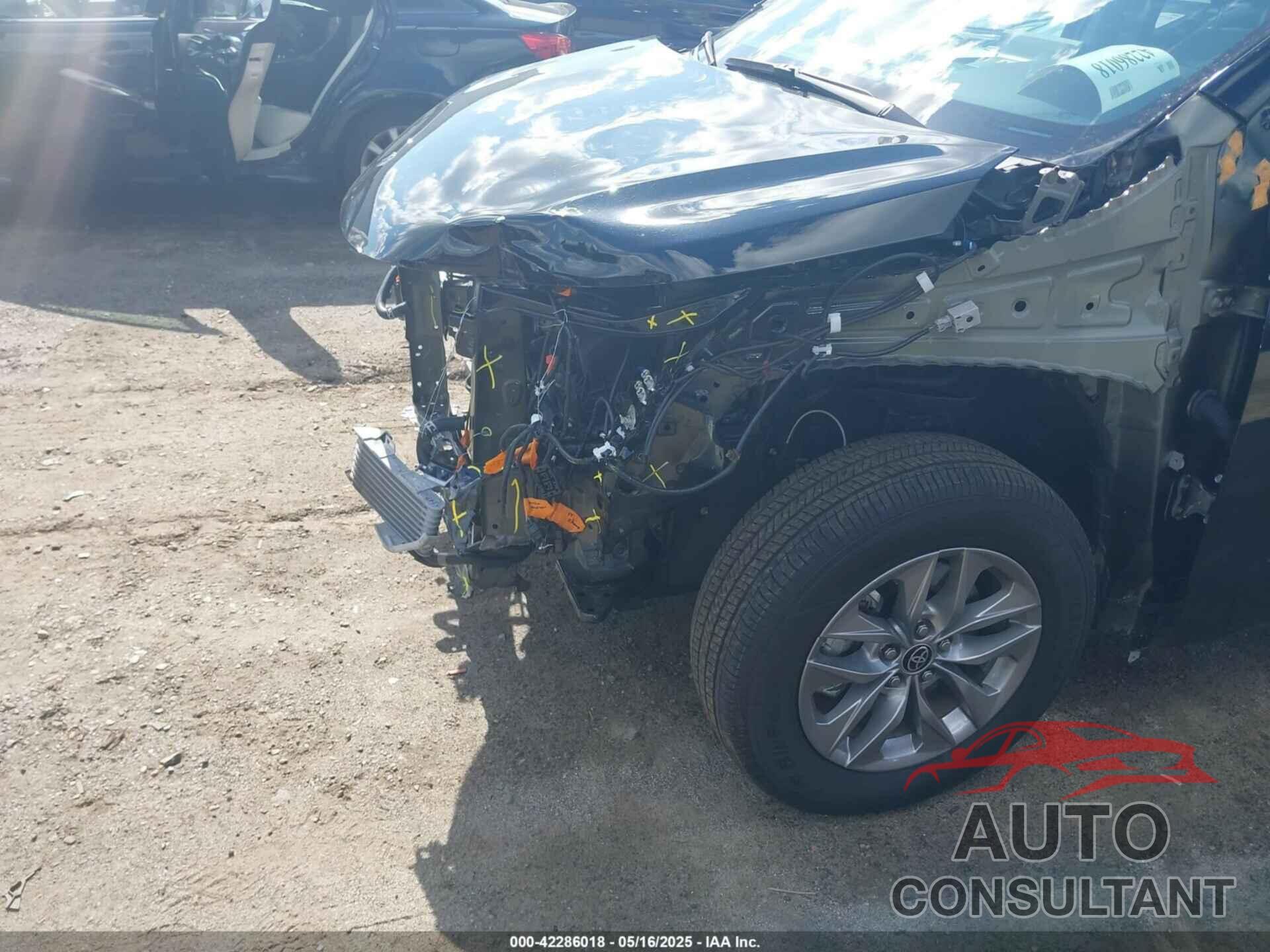 TOYOTA SIENNA 2022 - 5TDYSKFC2NS042734