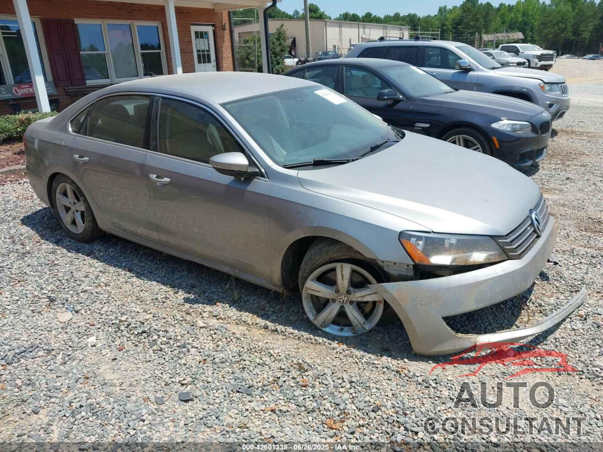 VOLKSWAGEN PASSAT 2012 - 1VWBH7A33CC067873