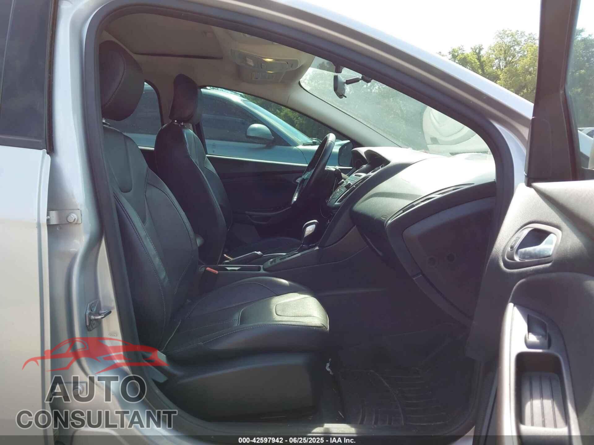 FORD FOCUS 2015 - 1FADP3F29FL319255
