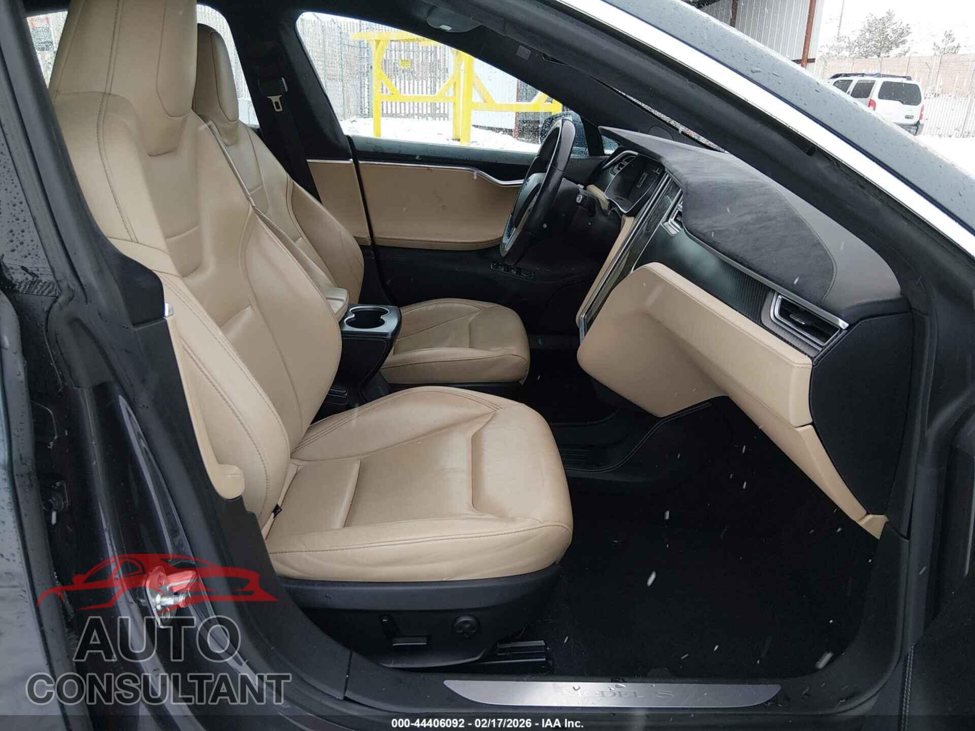 TESLA MODEL S 2015 - 5YJSA1E26FF112074