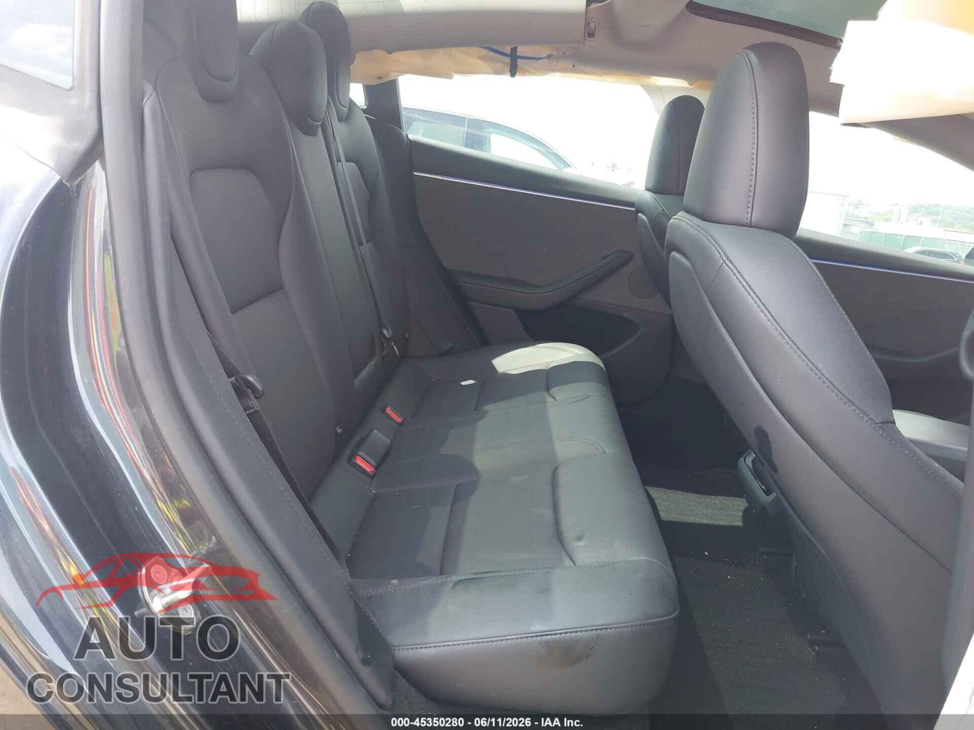 TESLA MODEL 3 2024 - 5YJ3E1EA8RF826454