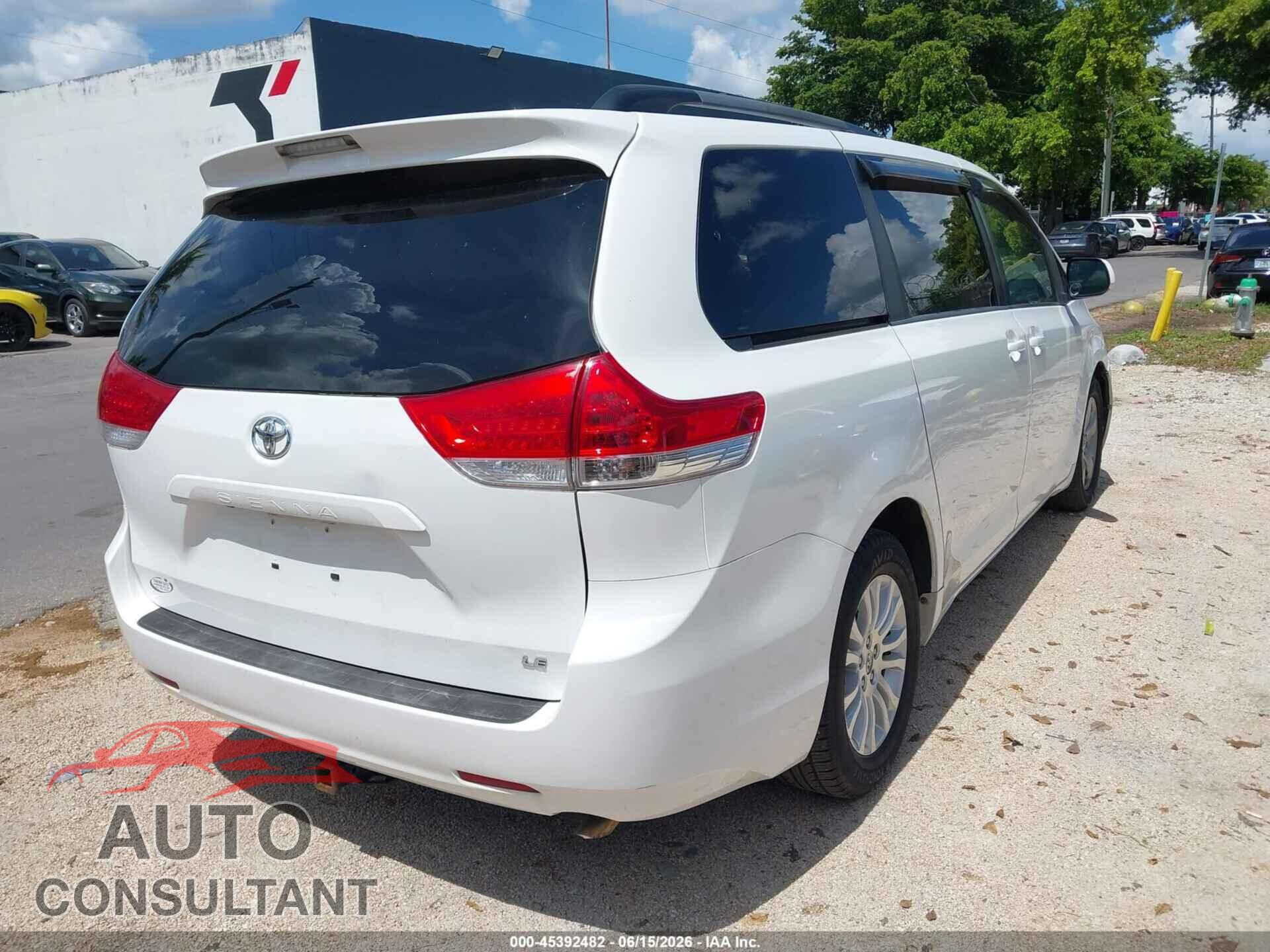 TOYOTA SIENNA 2013 - 5TDKK3DC8DS316435