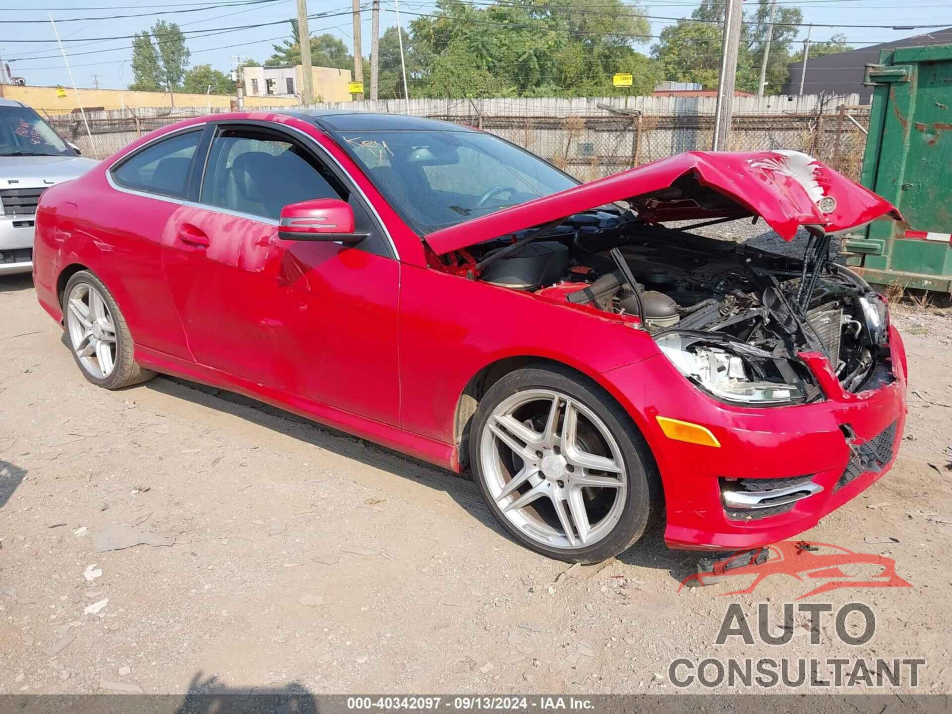 MERCEDES-BENZ C 250 2013 - WDDGJ4HBXDG075123
