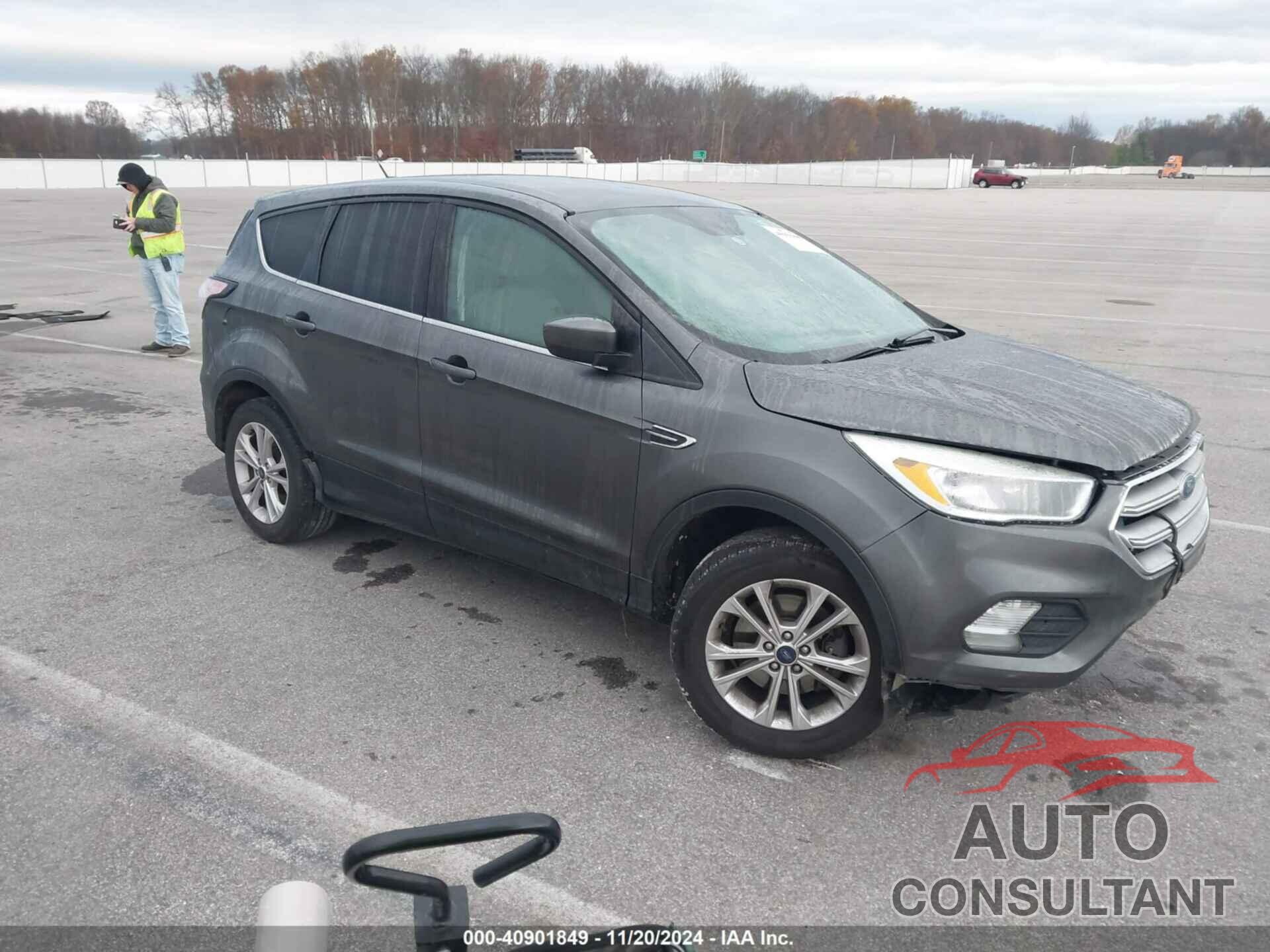 FORD ESCAPE 2017 - 1FMCU9GD8HUA52670