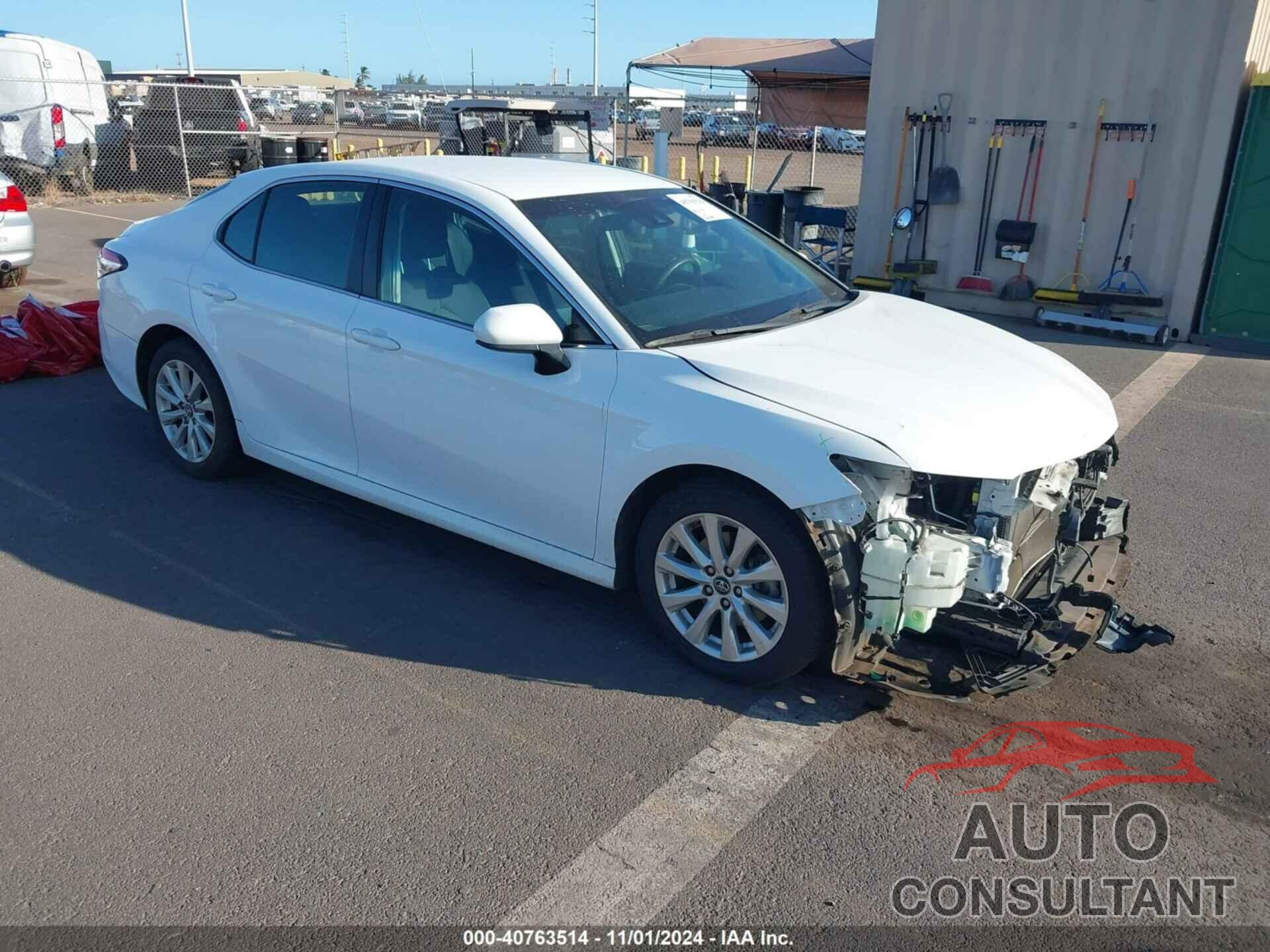 TOYOTA CAMRY 2018 - 4T1B11HK0JU001513