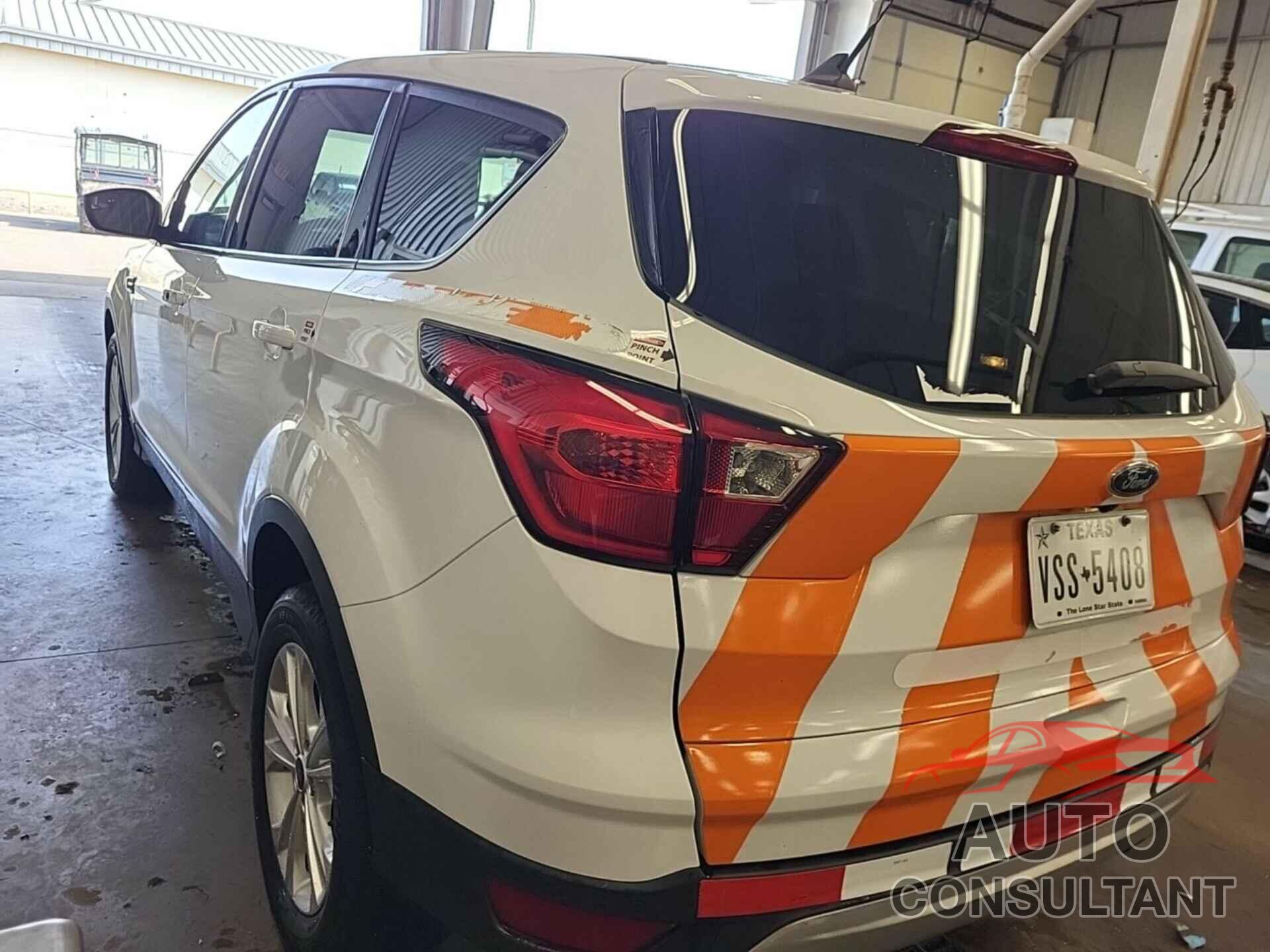 FORD ESCAPE 2019 - 1FMCU9GD3KUC37054