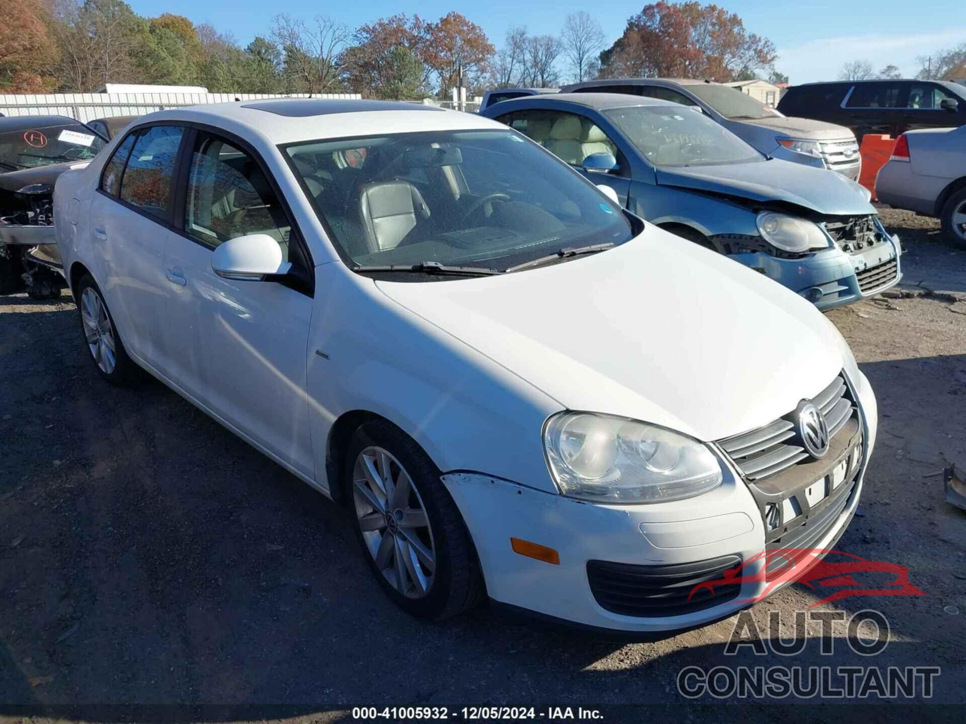 VOLKSWAGEN JETTA 2010 - 3VWRJ7AJ9AM045325