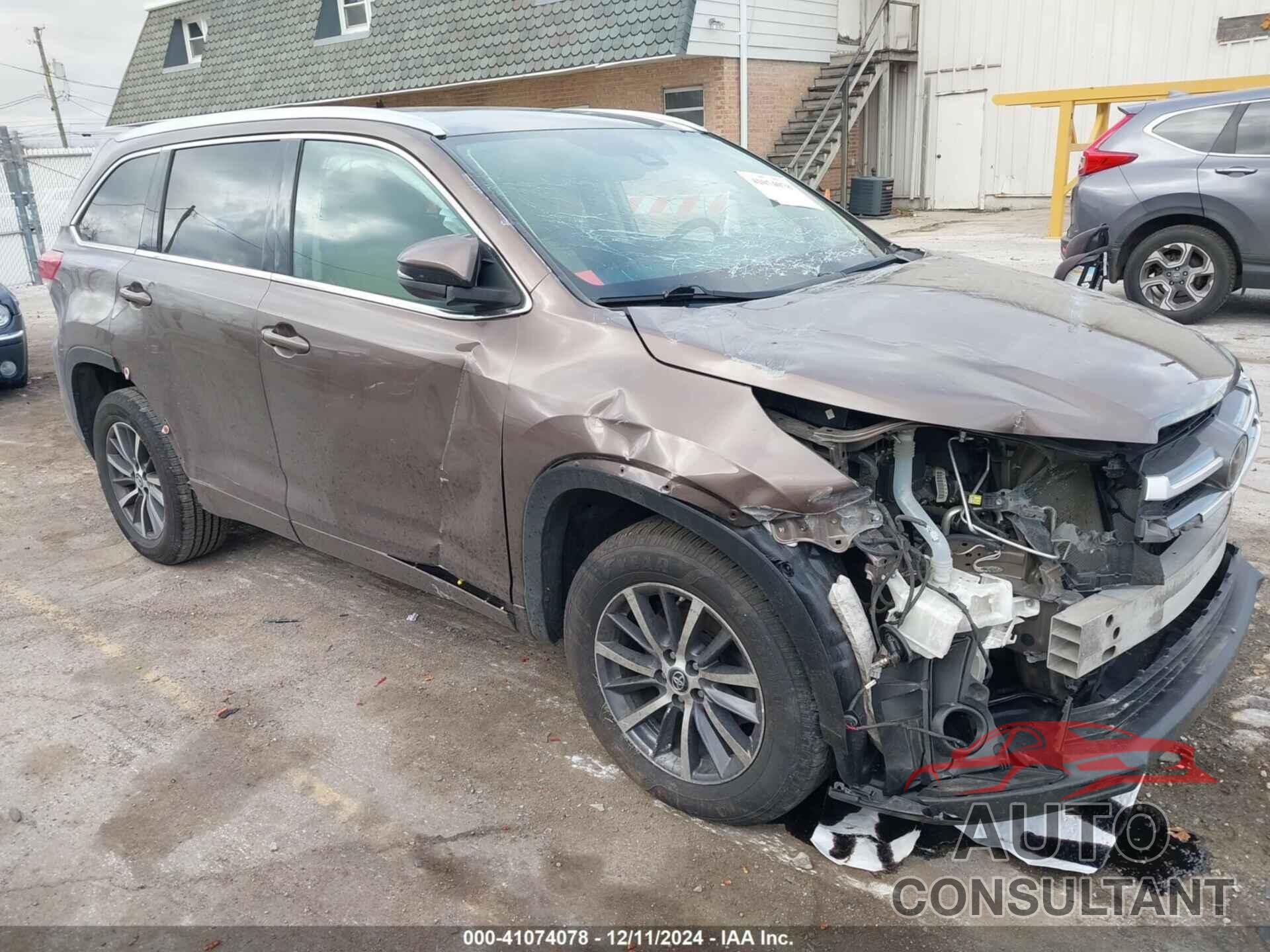 TOYOTA HIGHLANDER 2018 - 5TDKZRFH0JS289069