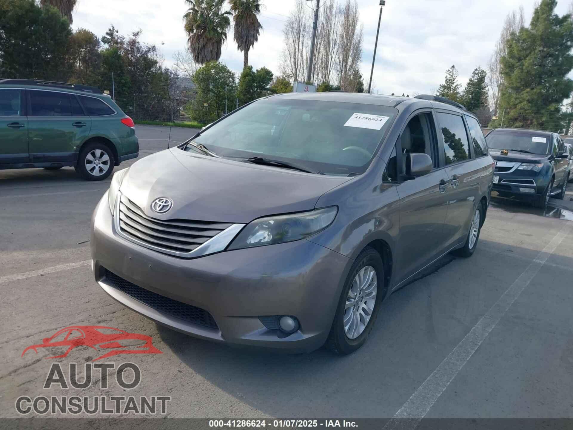 TOYOTA SIENNA 2013 - 5TDYK3DC8DS330863
