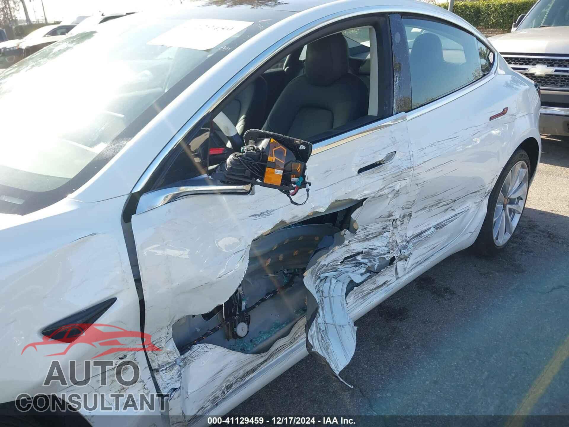 TESLA MODEL 3 2018 - 5YJ3E1EA0JF008351