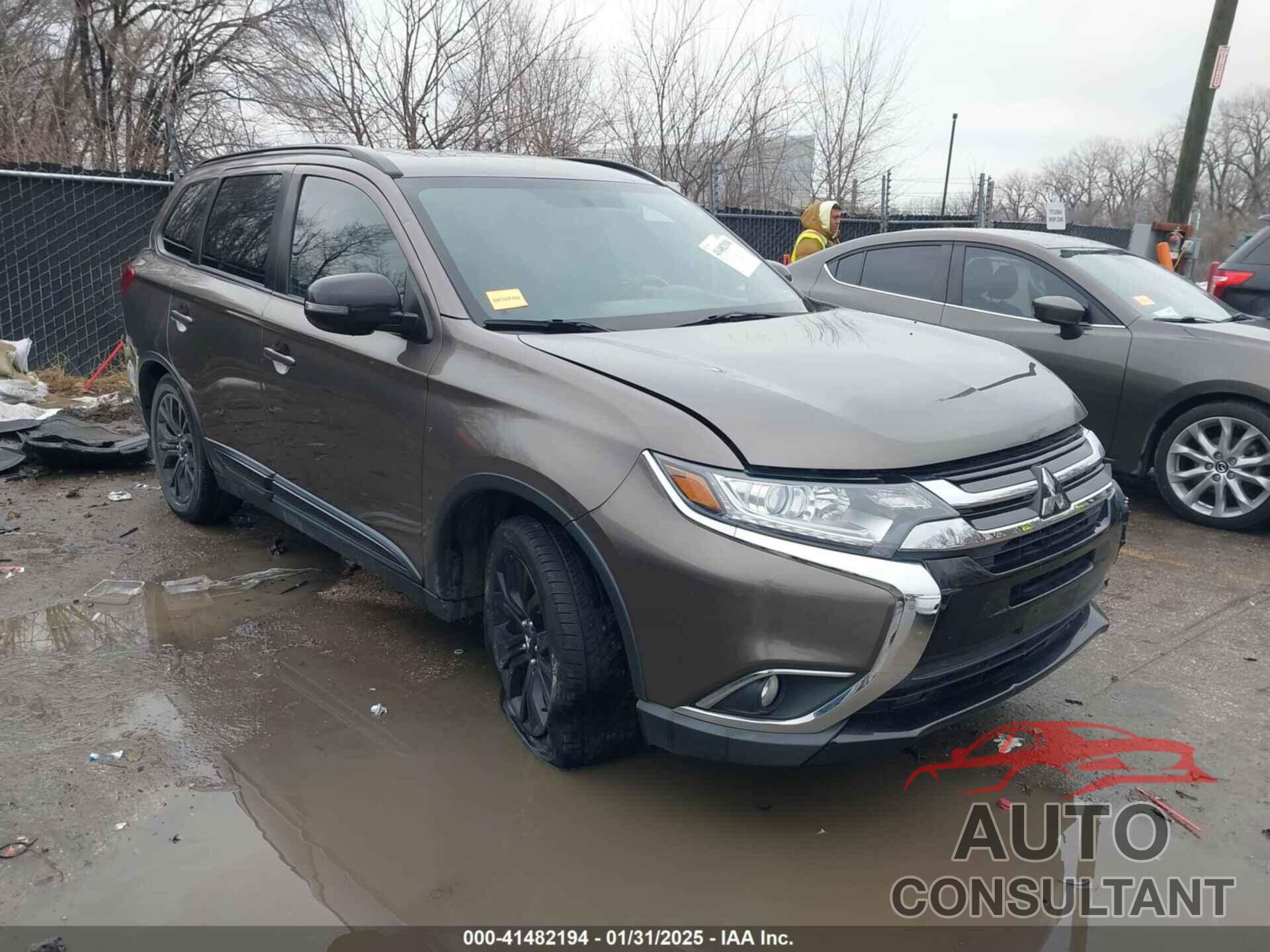 MITSUBISHI OUTLANDER 2018 - JA4AD3A33JZ047288