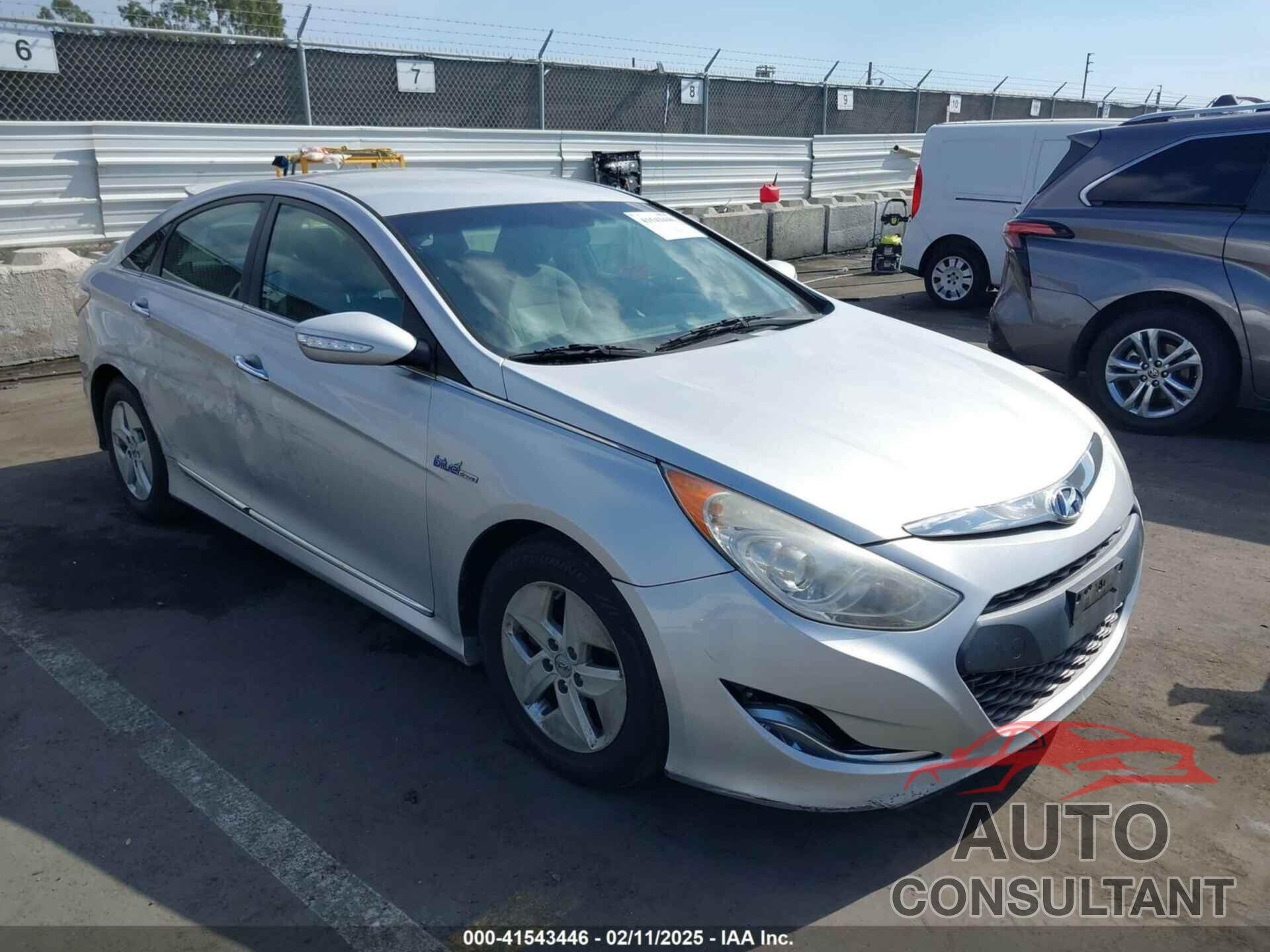 HYUNDAI SONATA HYBRID 2012 - KMHEC4A48CA027852