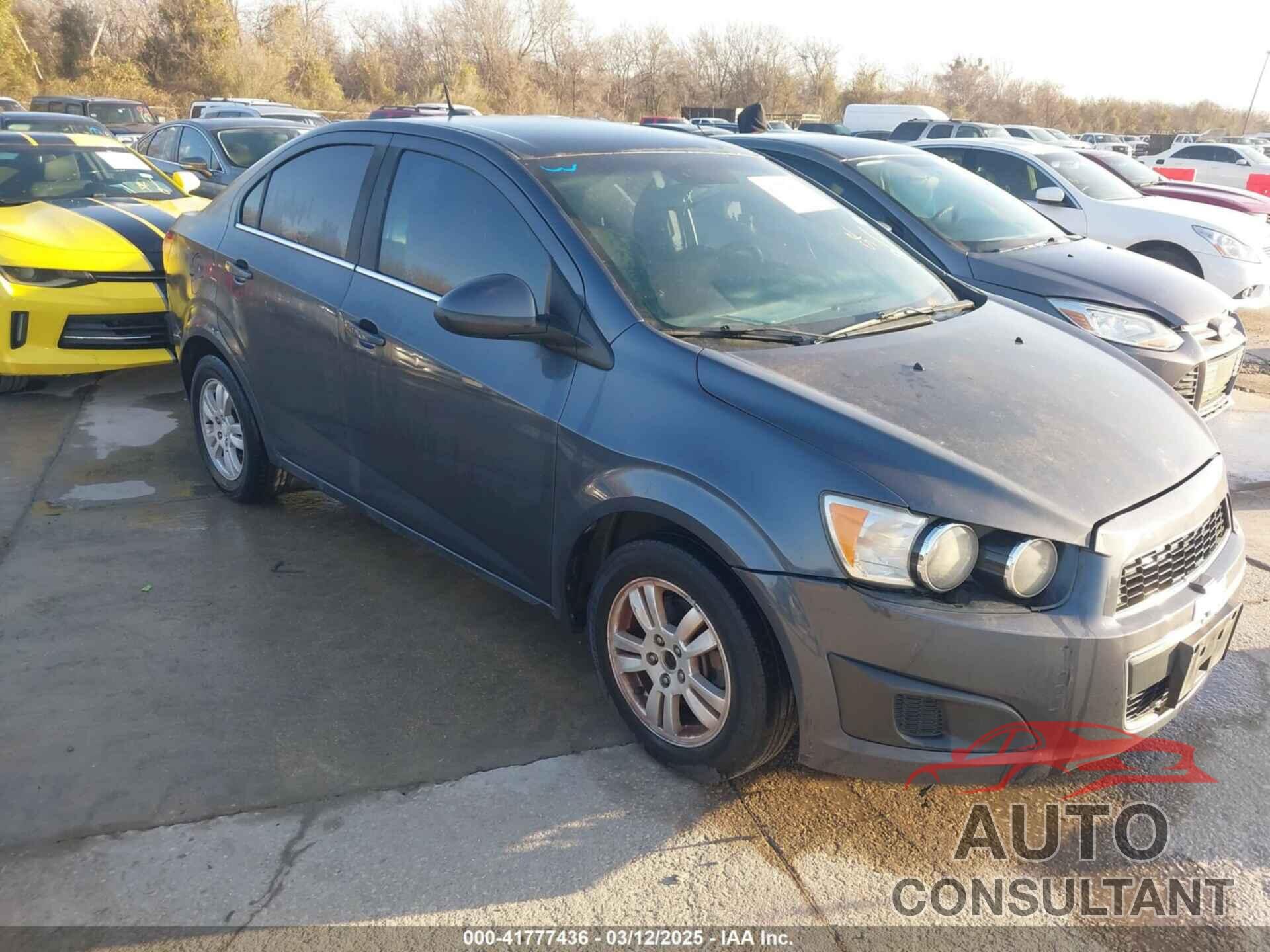 CHEVROLET SONIC 2013 - 1G1JC5SH8D4211854