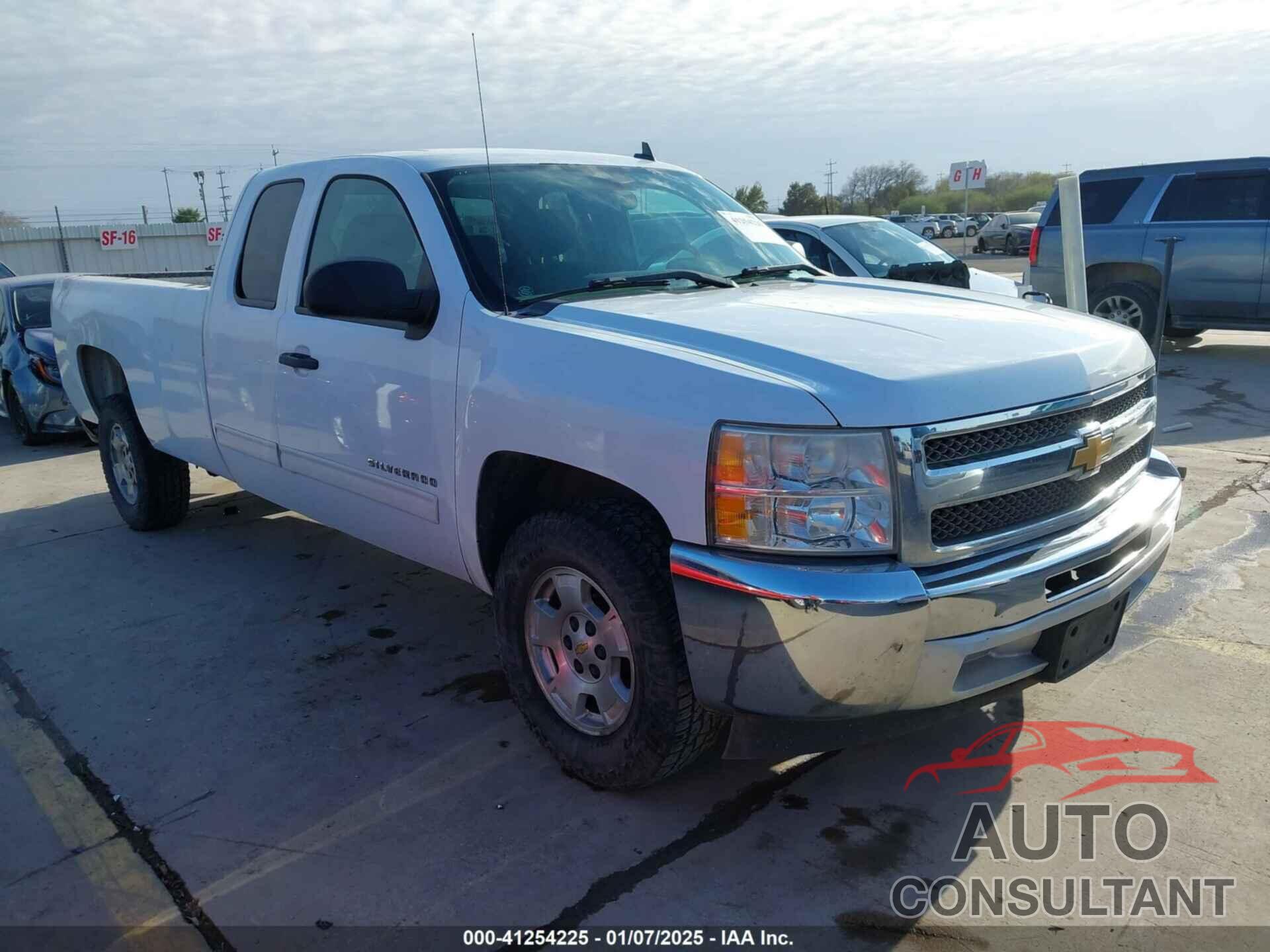 CHEVROLET SILVERADO 1500 2013 - 1GCRCSE08DZ166948