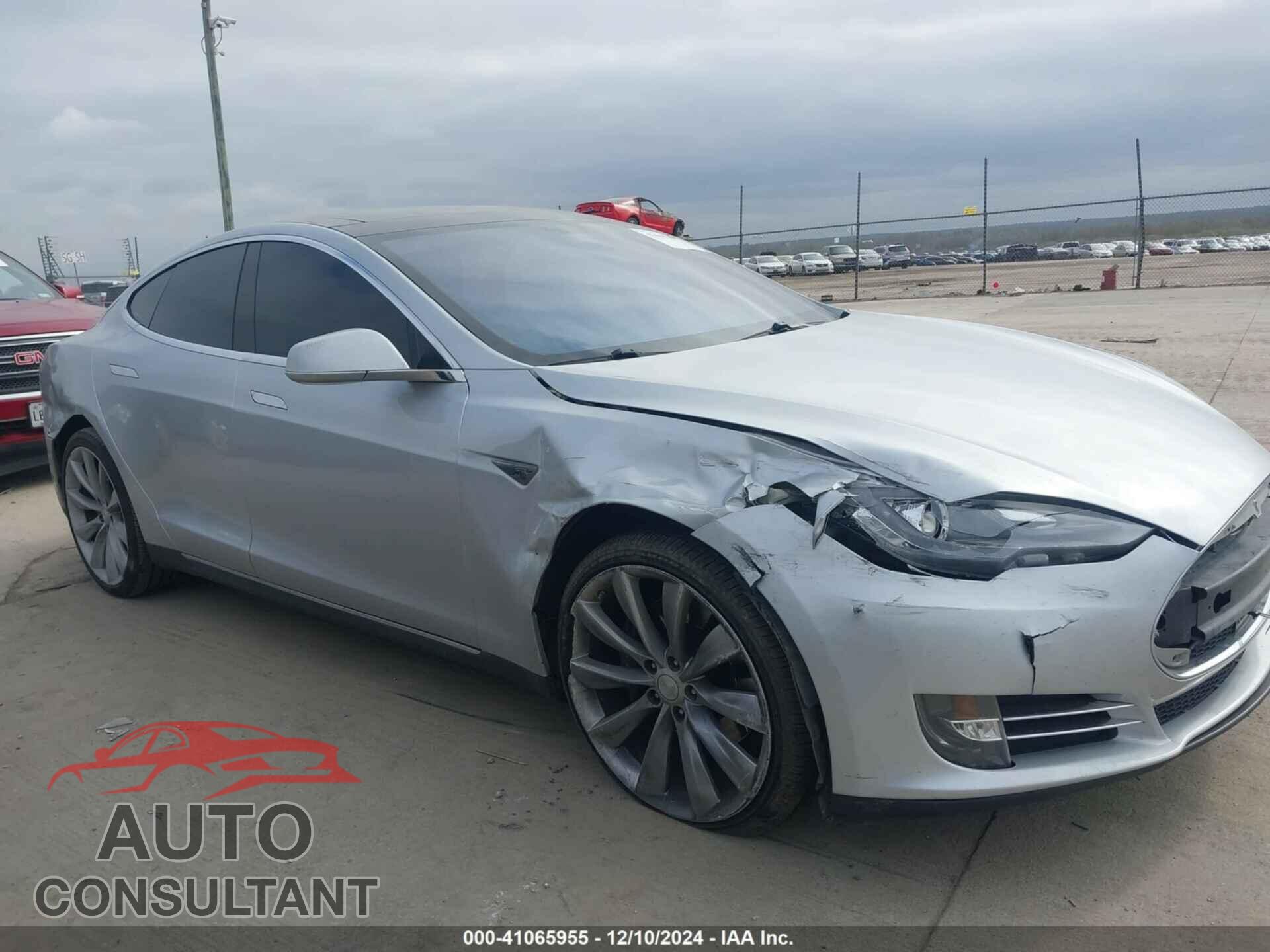 TESLA MODEL S 2013 - 5YJSA1DP2DFP17574