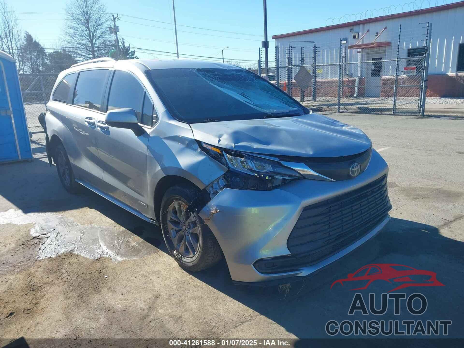 TOYOTA SIENNA 2021 - 5TDKRKEC3MS044056