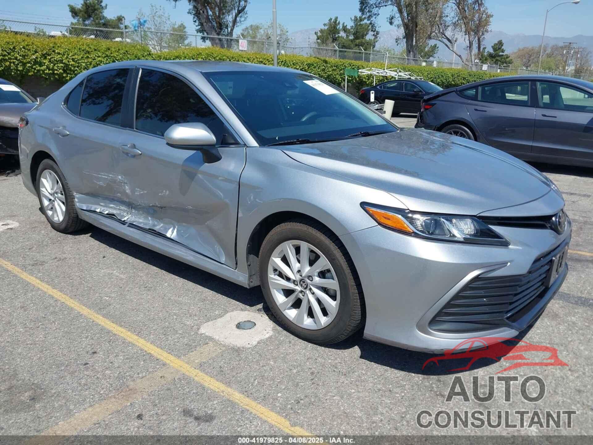 TOYOTA CAMRY 2022 - 4T1C11AK6NU716400