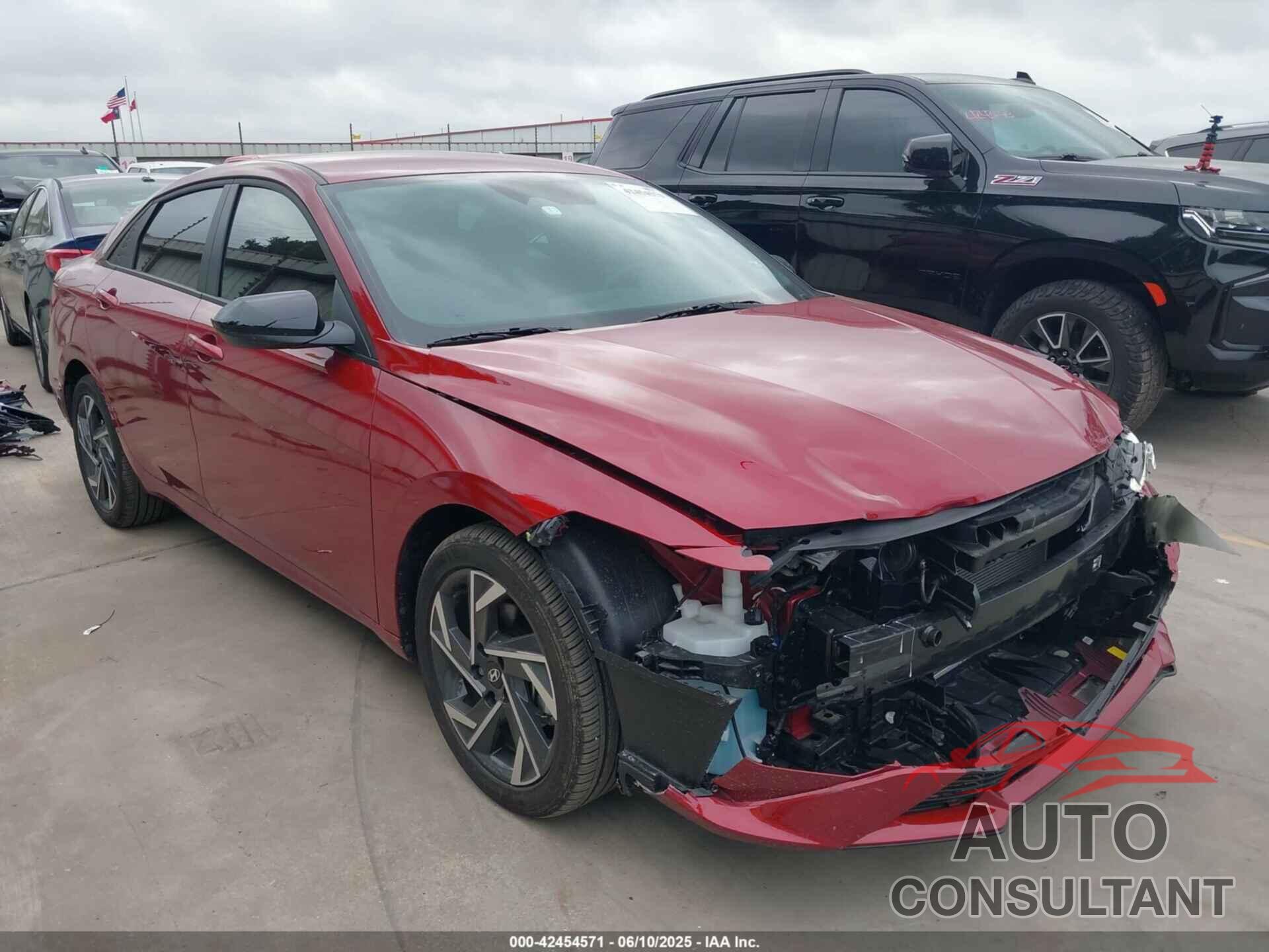 HYUNDAI ELANTRA 2025 - KMHLM4DG8SU937850