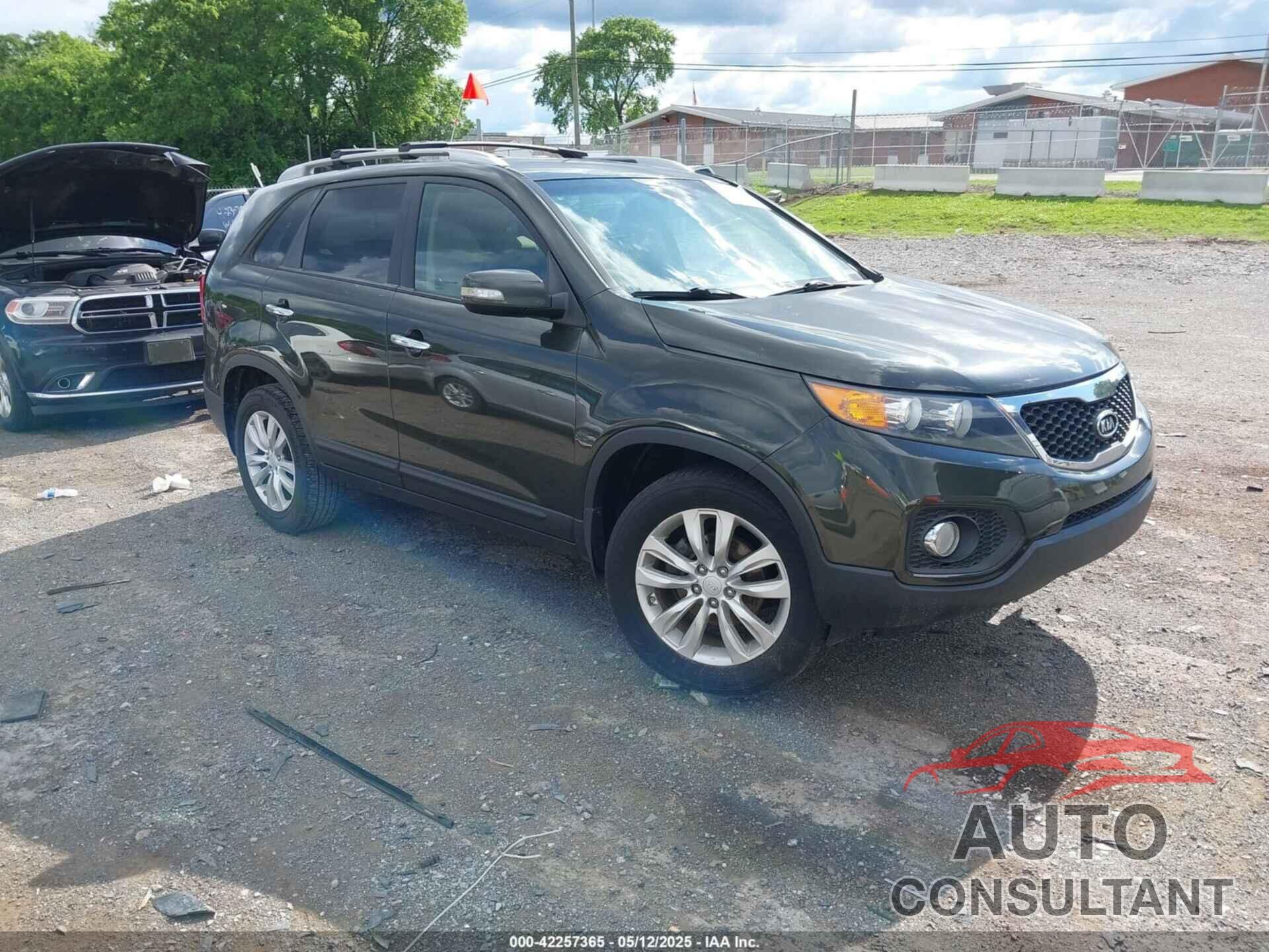 KIA SORENTO 2011 - 5XYKT4A26BG152191