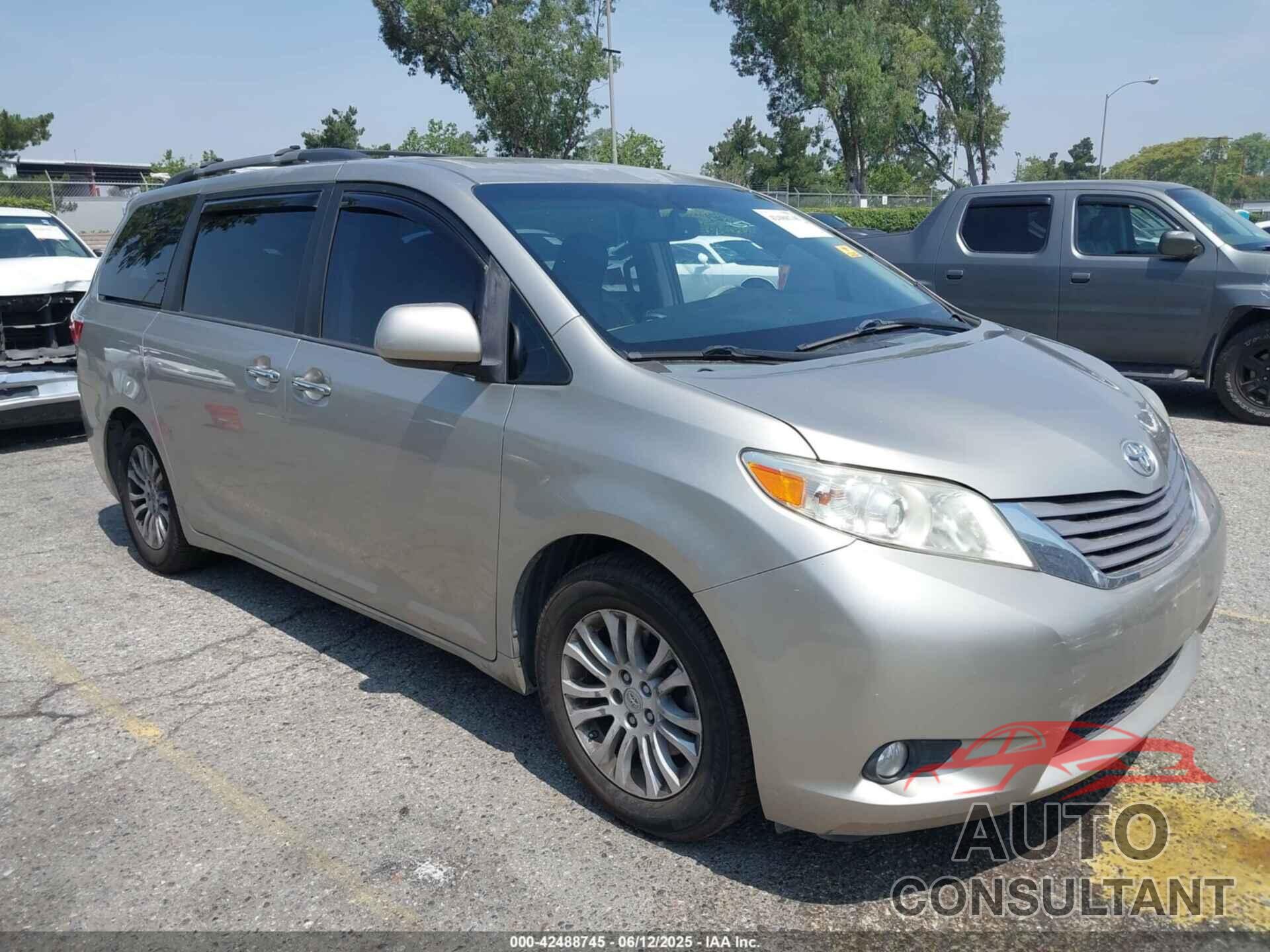 TOYOTA SIENNA 2015 - 5TDYK3DC4FS560743