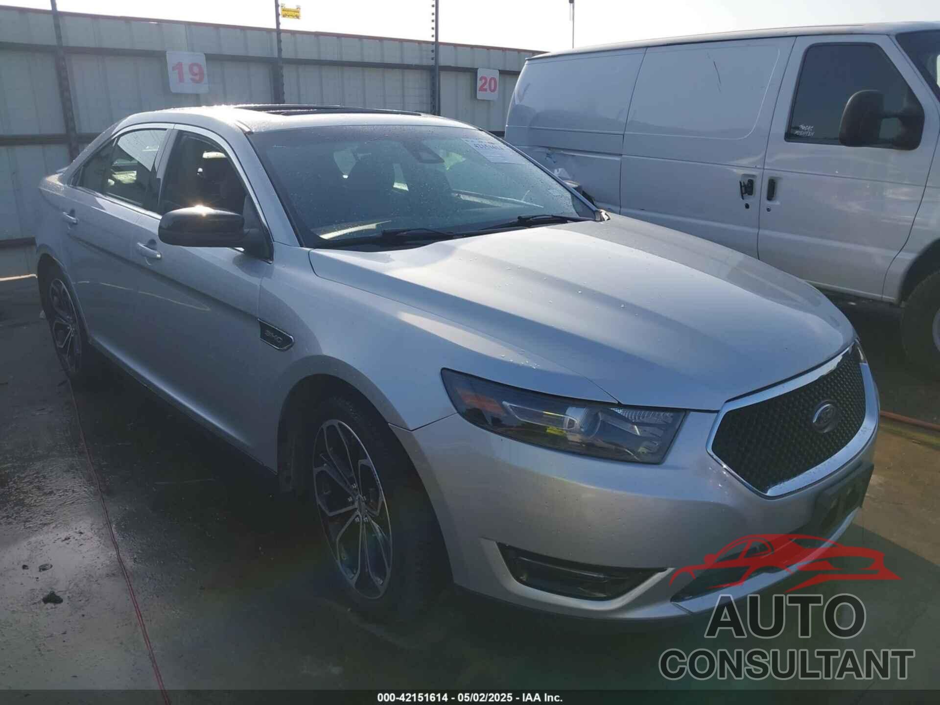 FORD TAURUS 2019 - 1FAHP2KT7KG117933