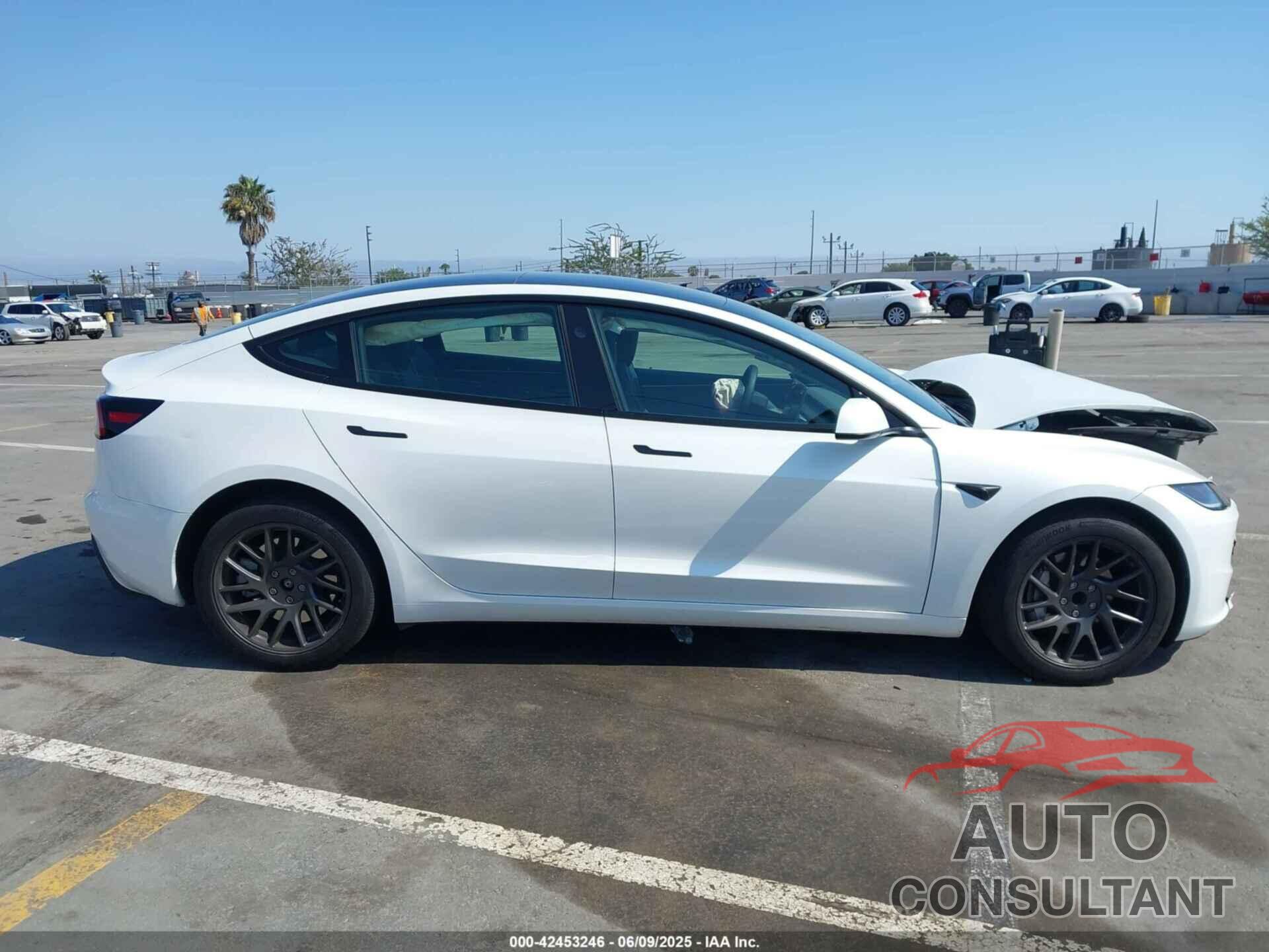 TESLA MODEL 3 2025 - 5YJ3E1EA4SF903567