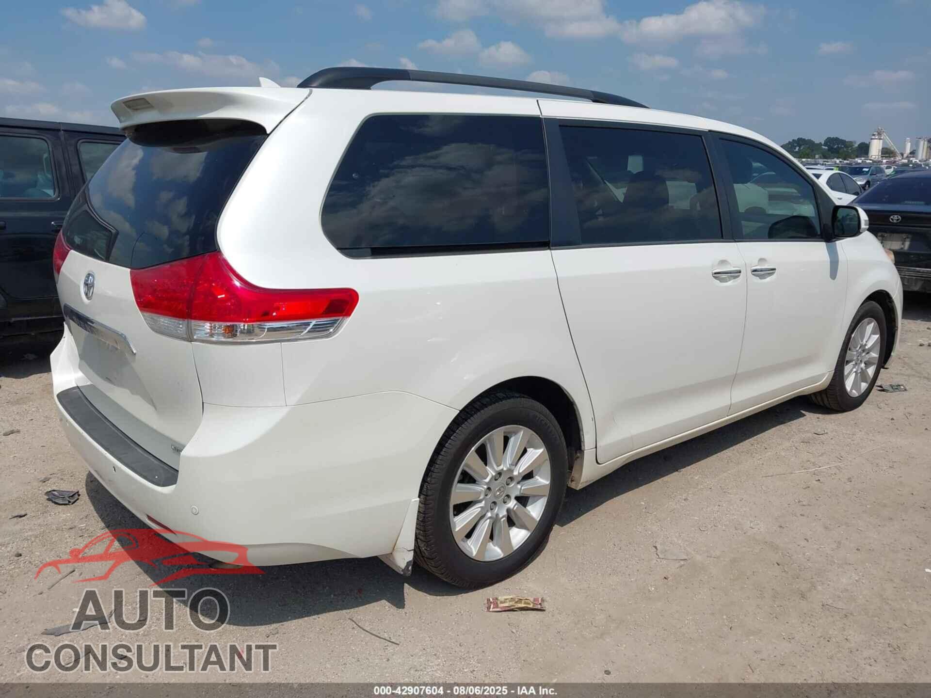 TOYOTA SIENNA 2013 - 5TDYK3DC2DS347318