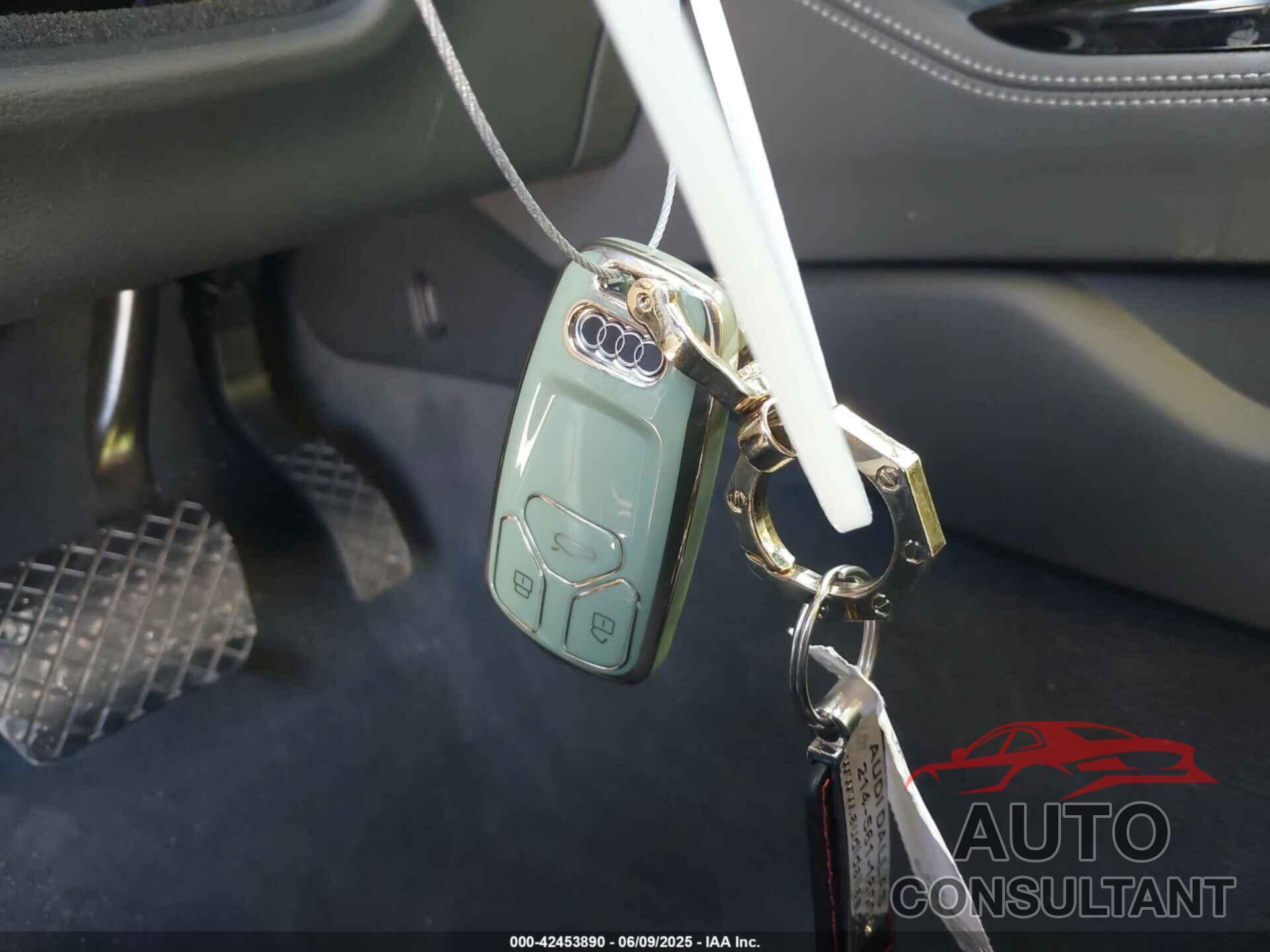 AUDI A4 2023 - WAUEAAF41PN024014