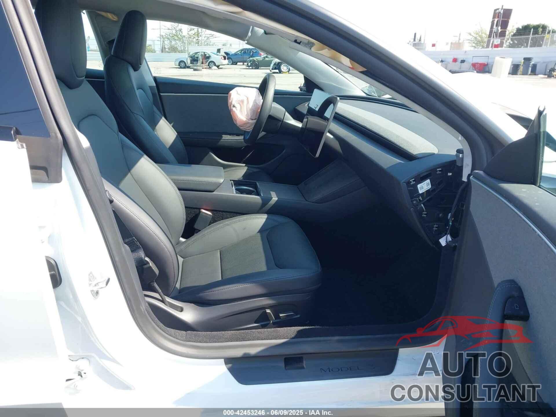 TESLA MODEL 3 2025 - 5YJ3E1EA4SF903567