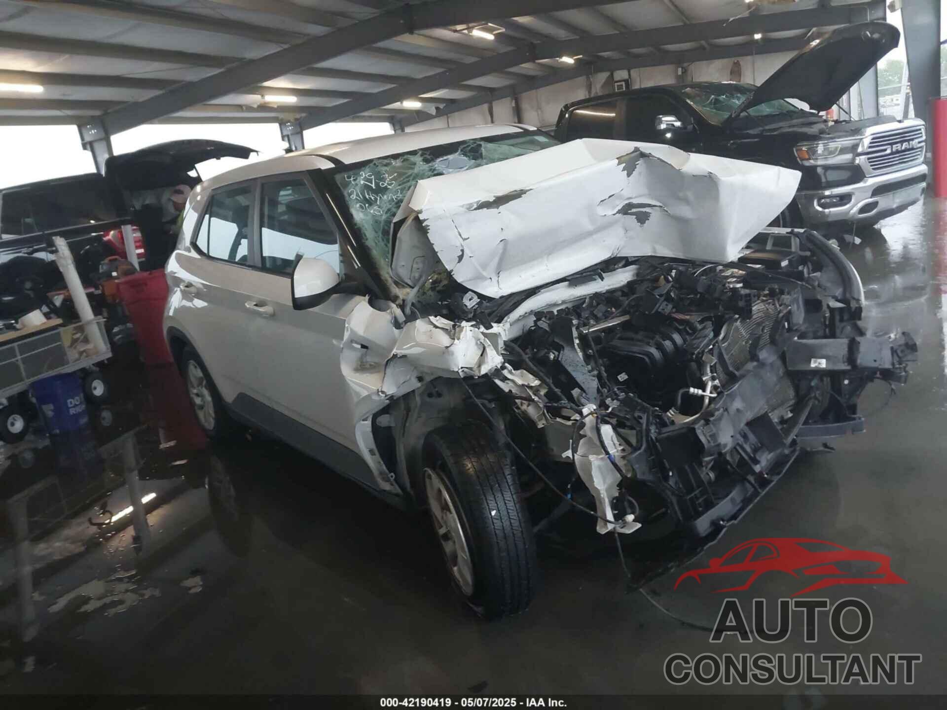 HYUNDAI VENUE 2021 - KMHRB8A33MU066593