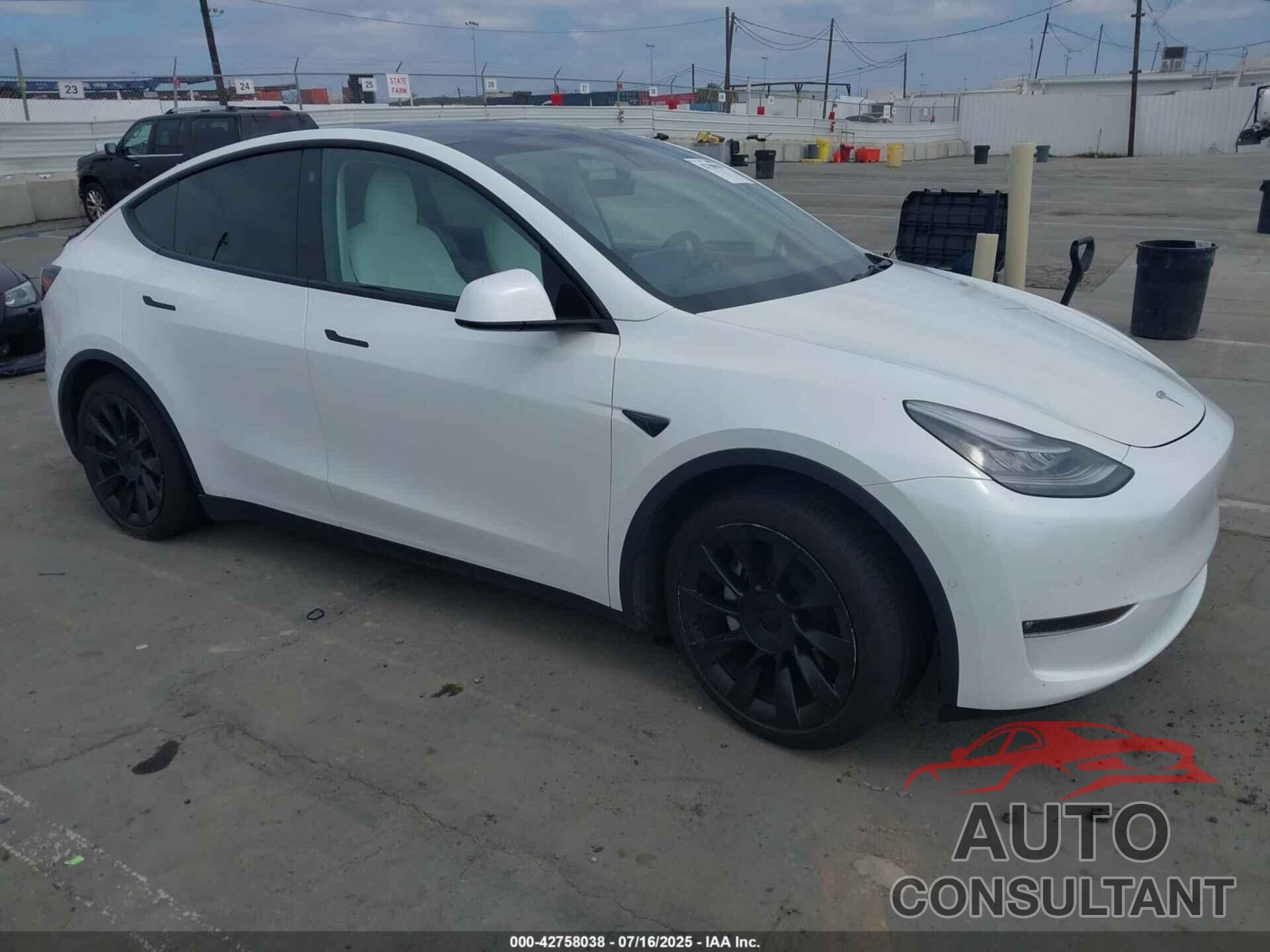 TESLA MODEL Y 2021 - 5YJYGDEE1MF151849