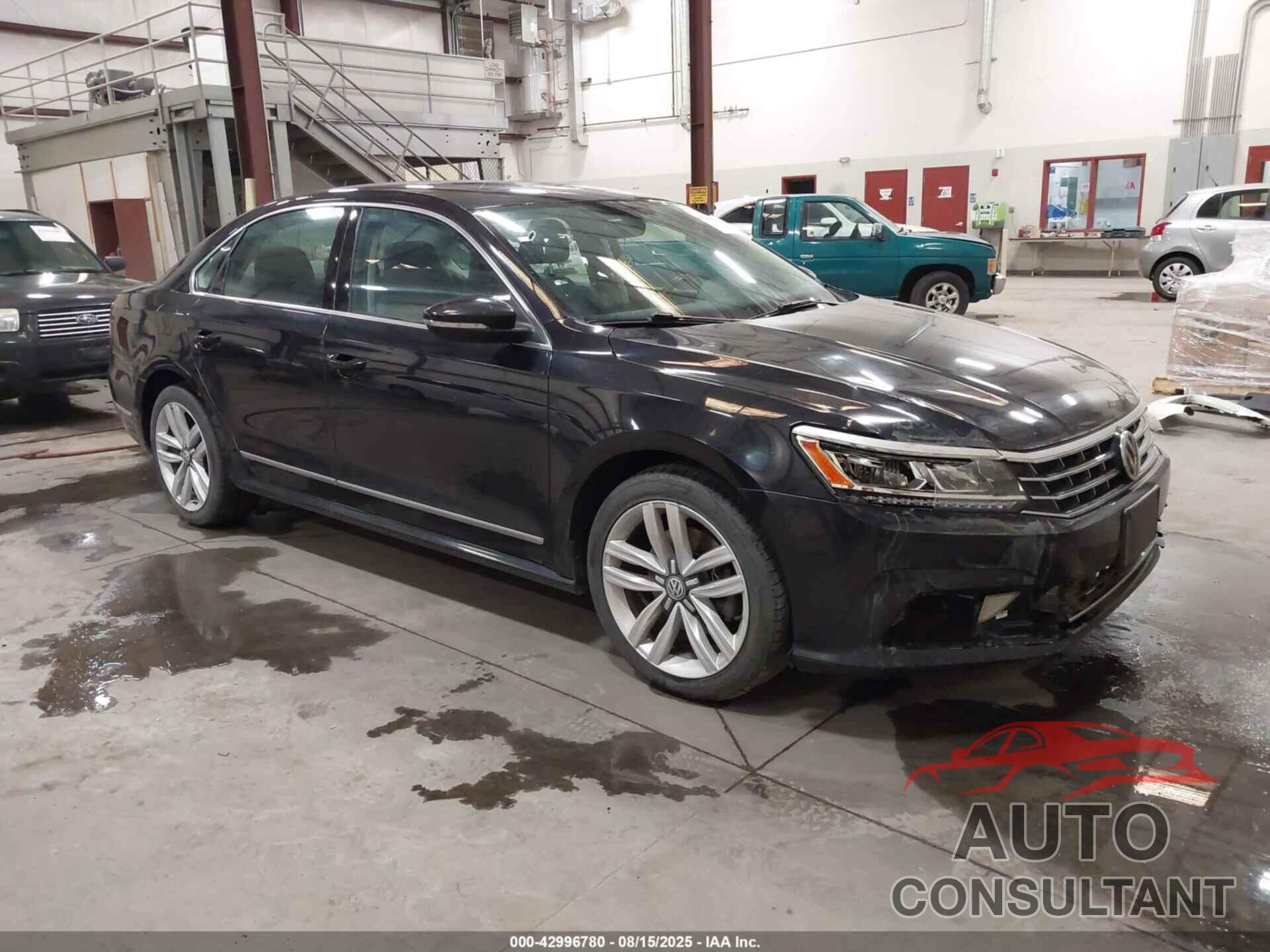 VOLKSWAGEN PASSAT 2017 - 1VWGT7A32HC049862