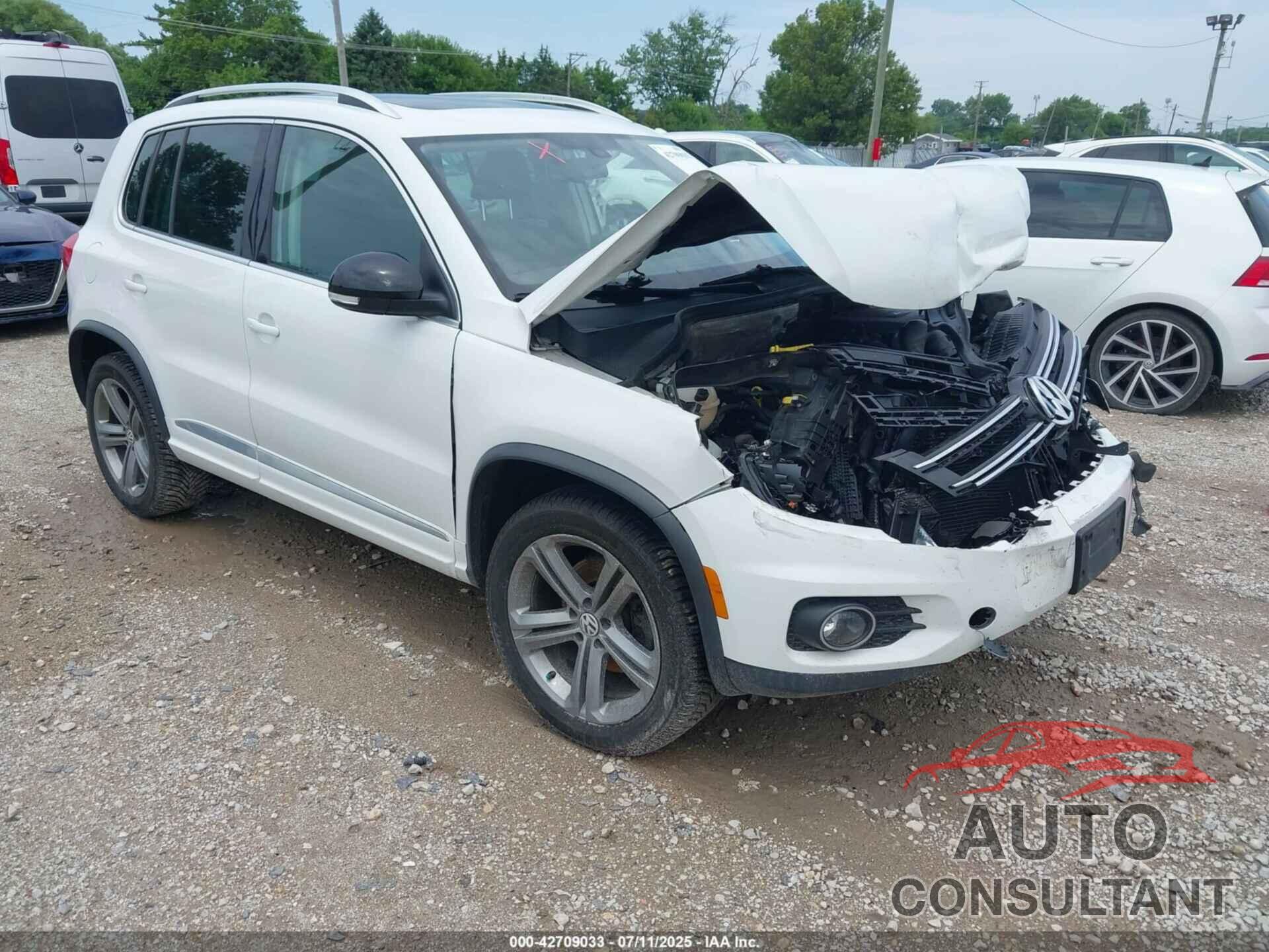 VOLKSWAGEN TIGUAN 2017 - WVGUV7AX7HK017736