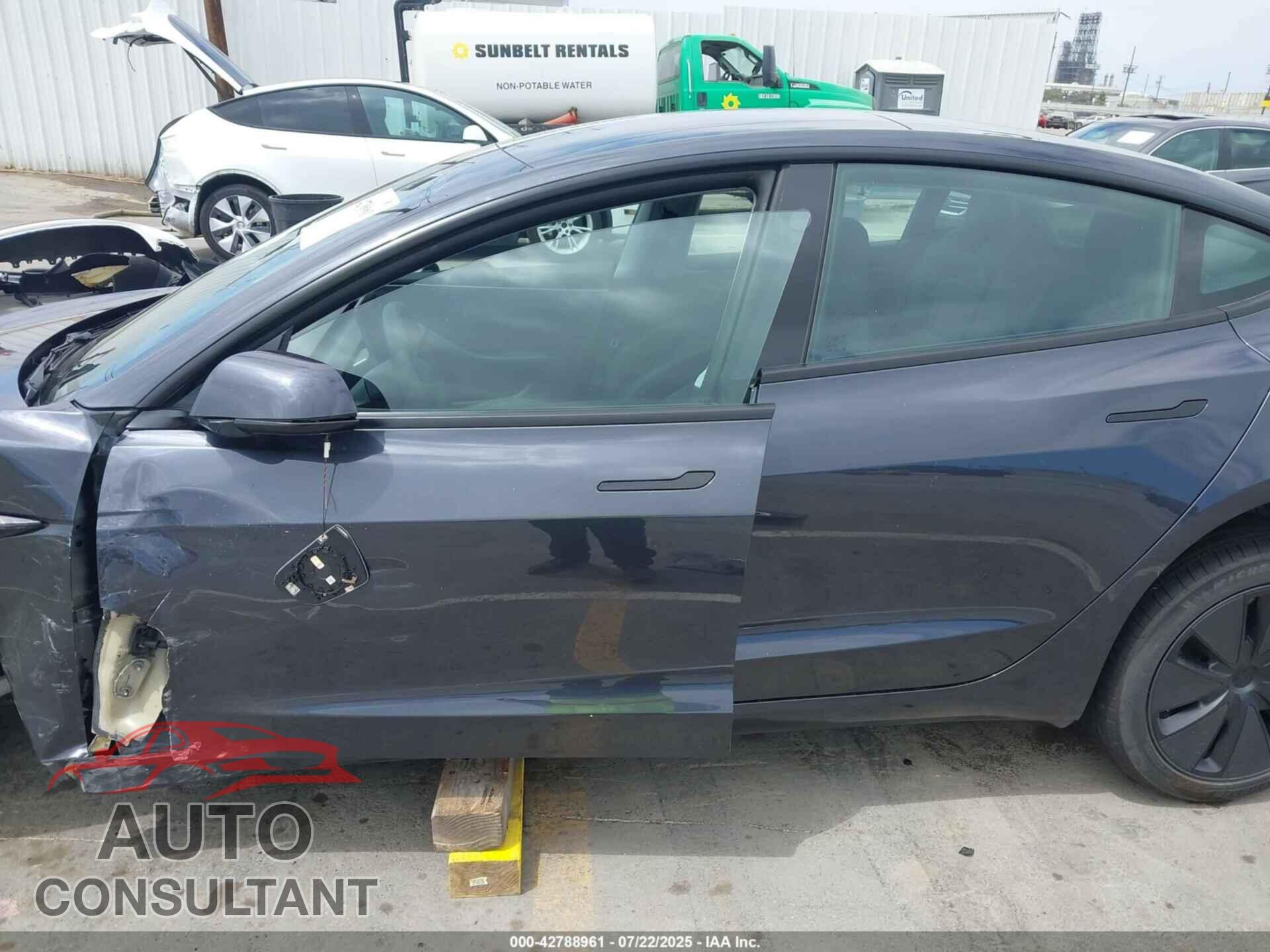 TESLA MODEL 3 2024 - 5YJ3E1EA2RF871177
