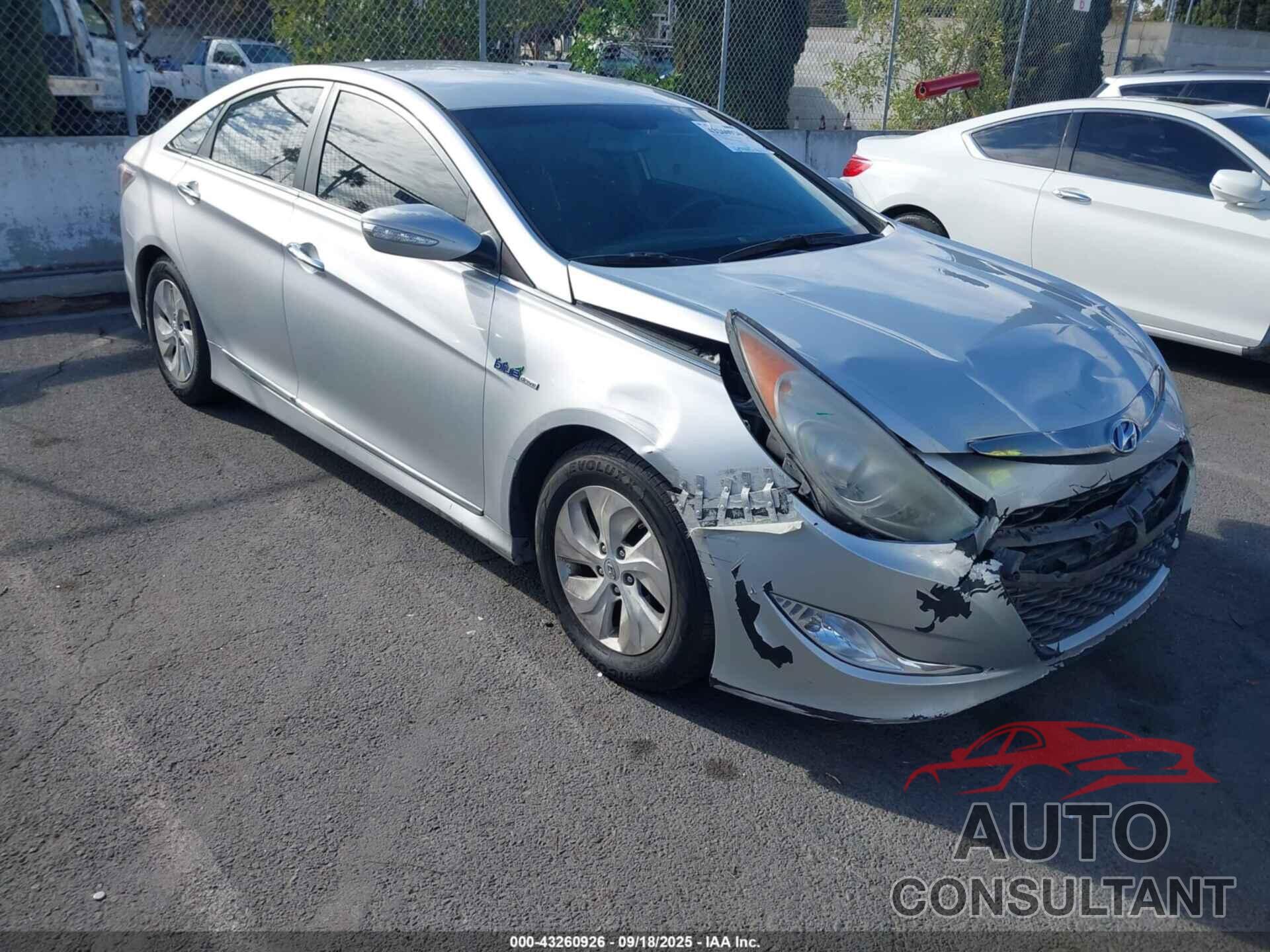 HYUNDAI SONATA HYBRID 2013 - KMHEC4A47DA084478