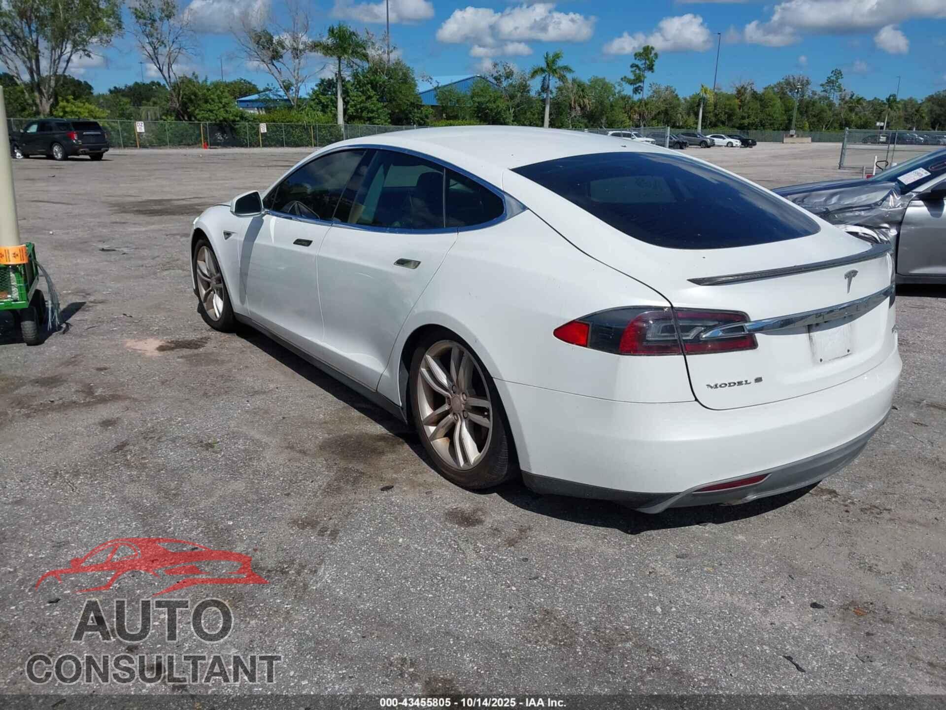 TESLA MODEL S 2013 - 5YJSA1CP8DFP15538